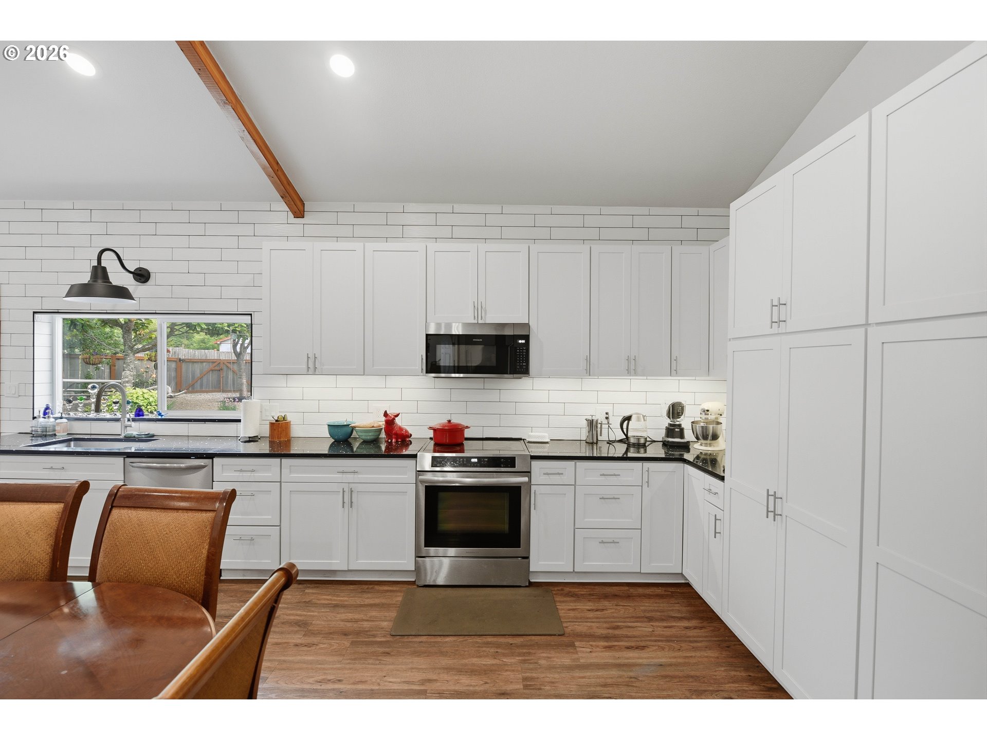 49045 Highway 101 Property Photo 10