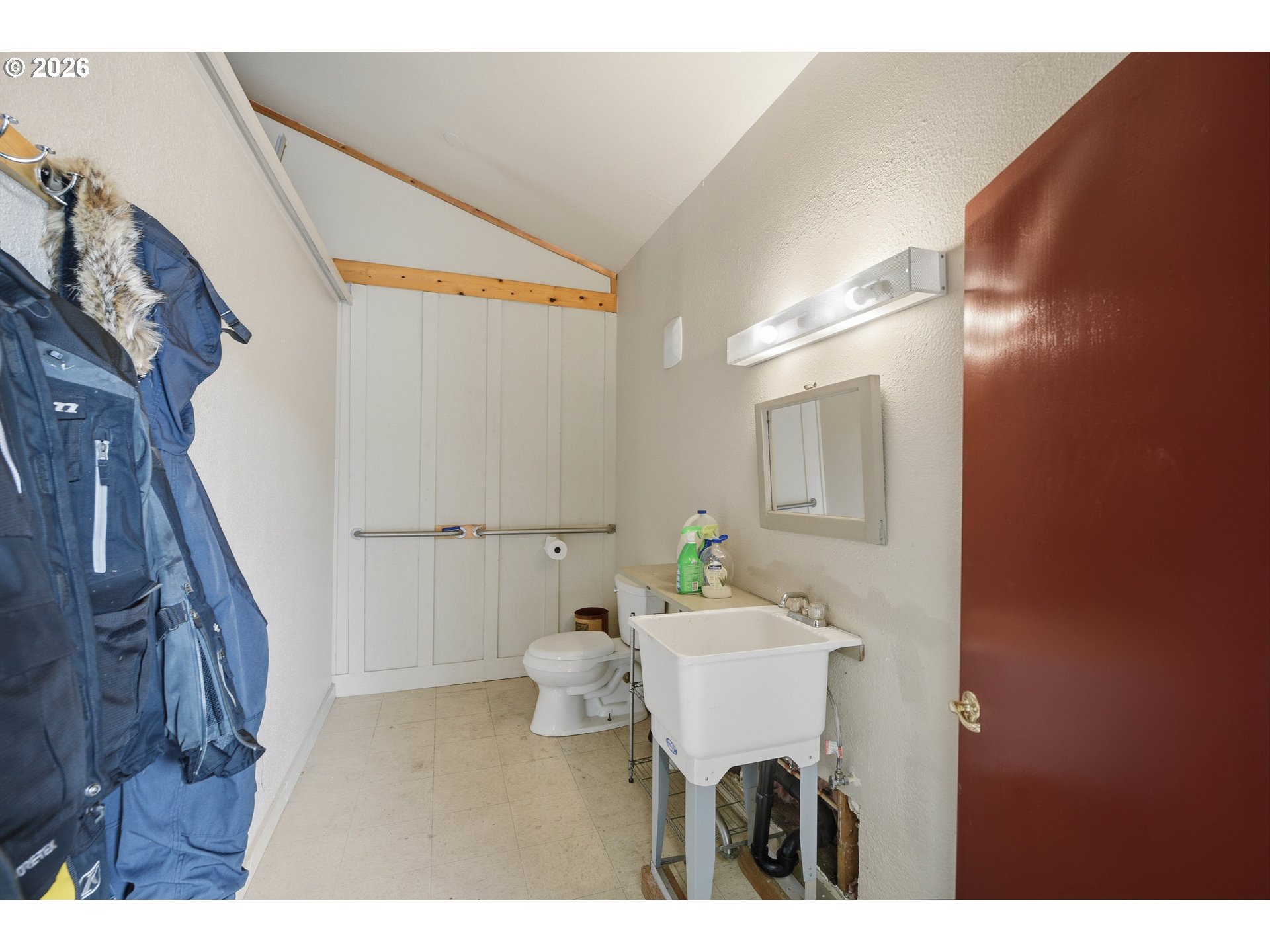 49045 Highway 101 Property Photo 34