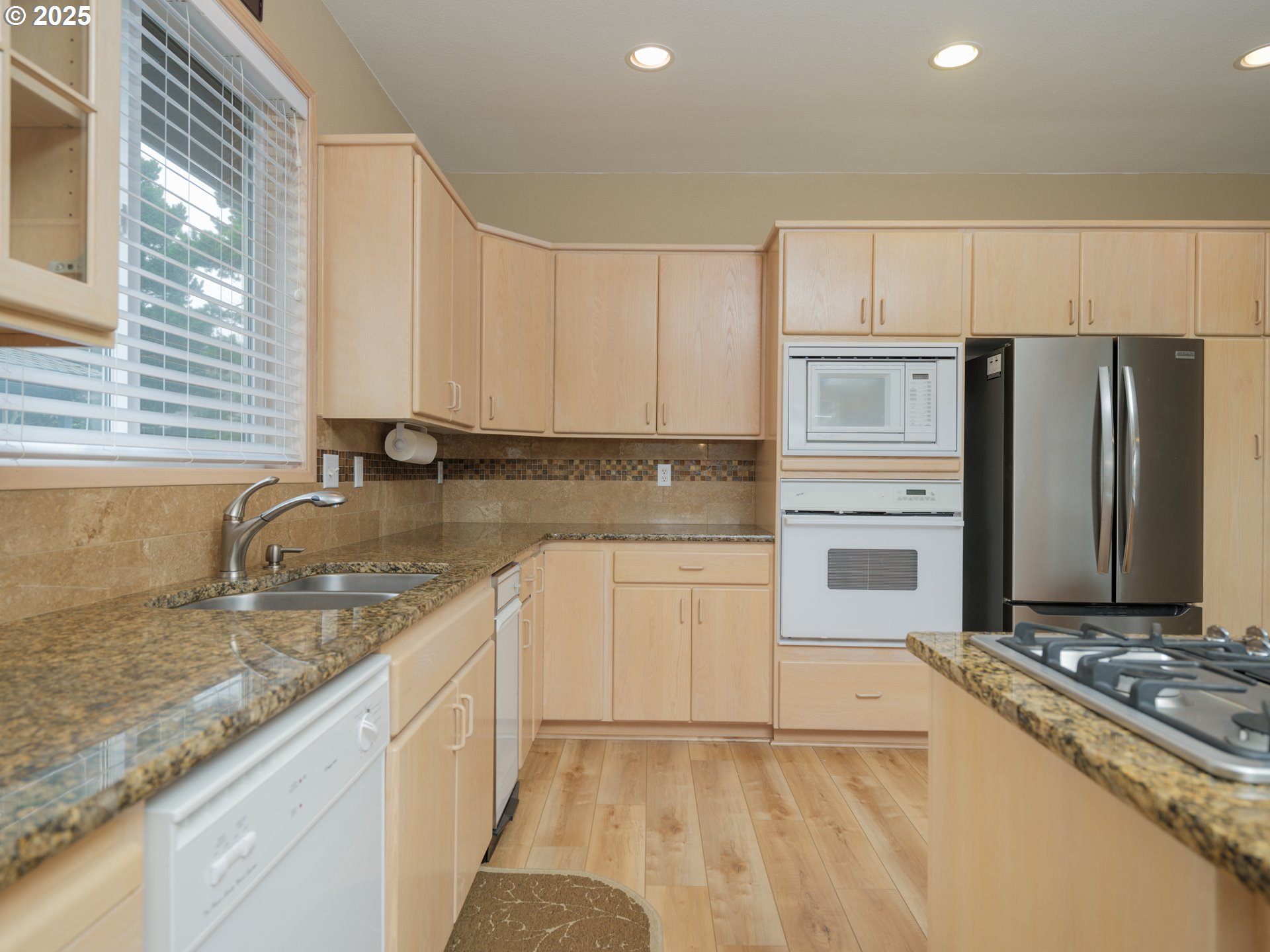 663 S Hemlock St Property Photo 11