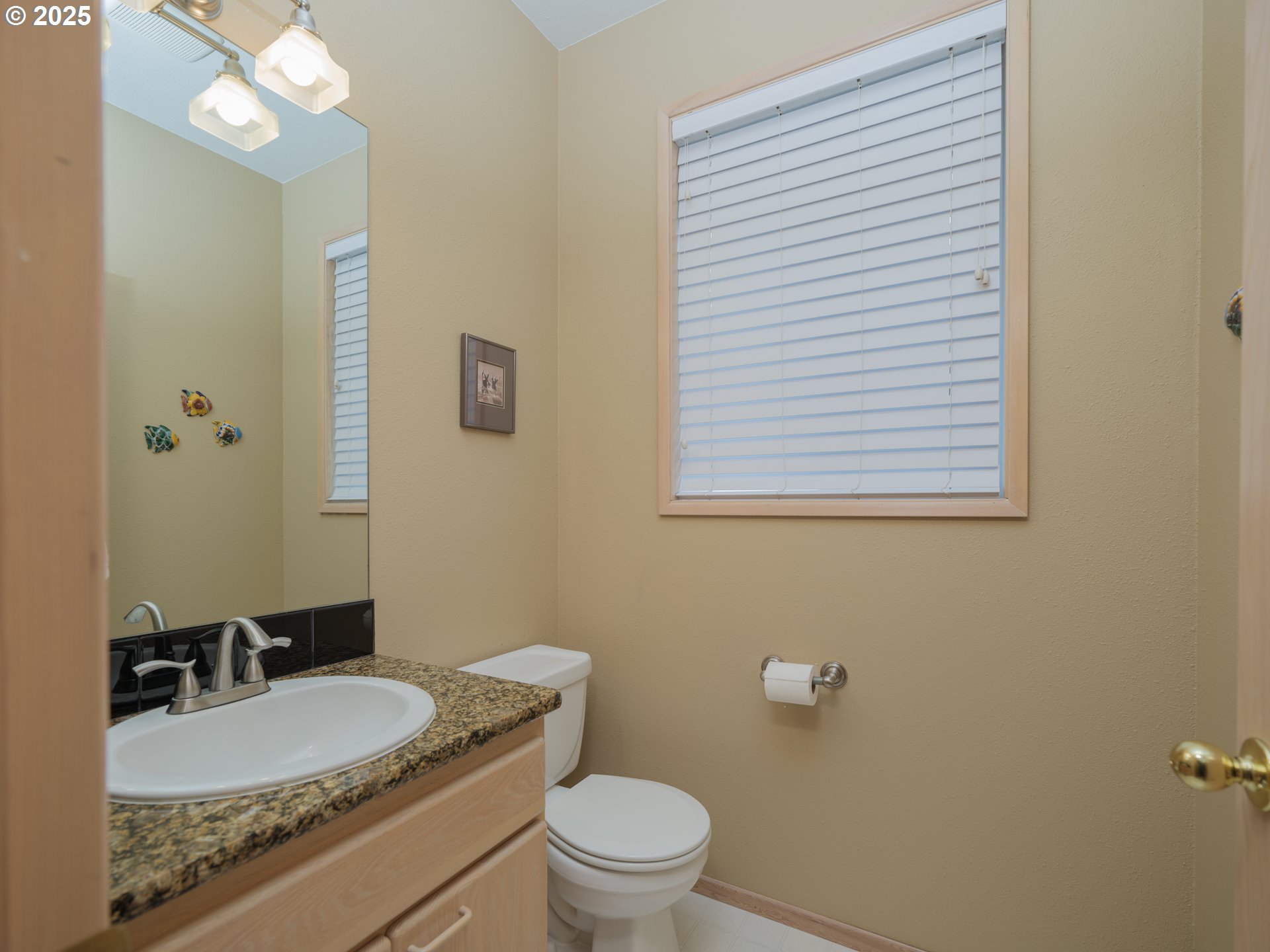 663 S Hemlock St Property Photo 15
