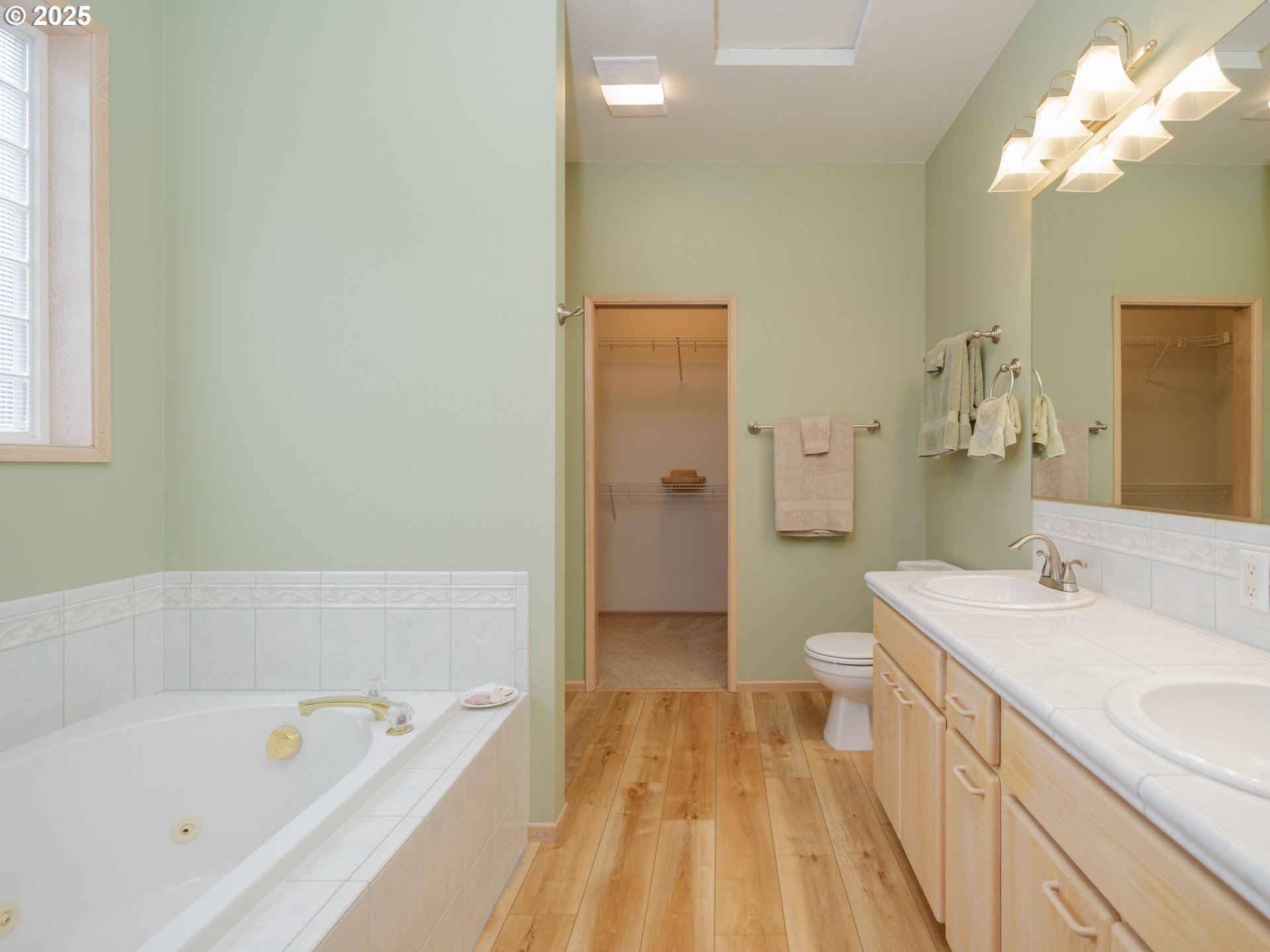 663 S Hemlock St Property Photo 18