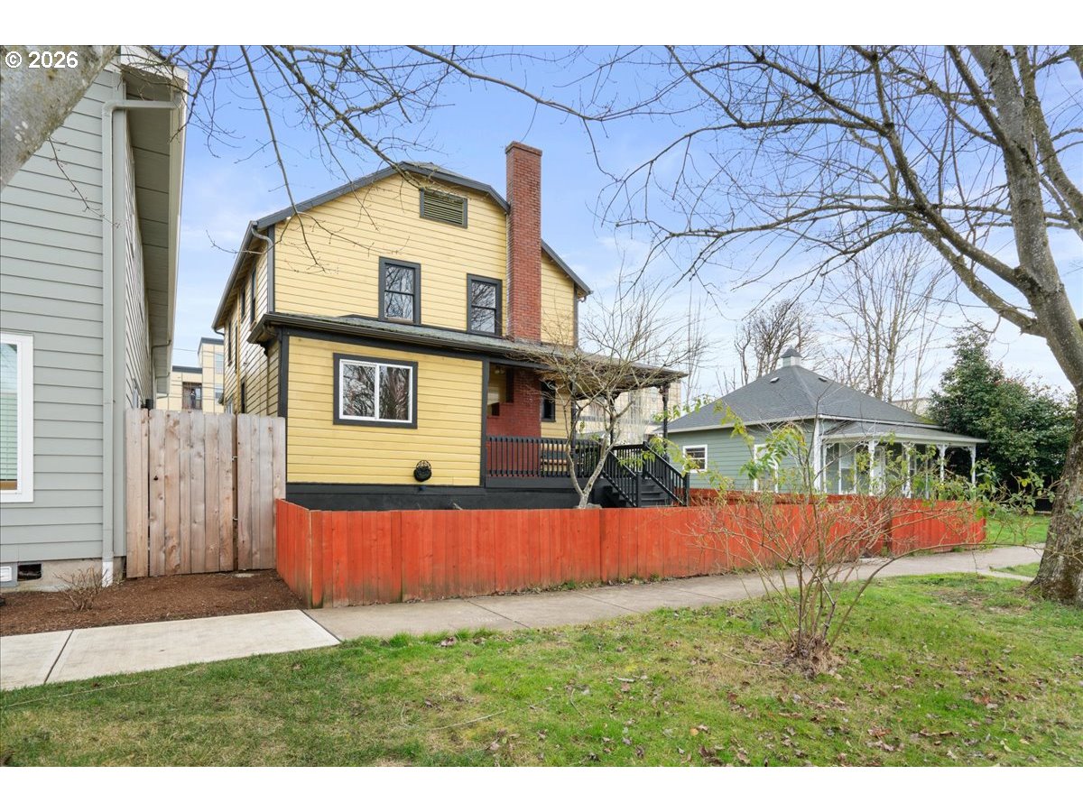 1280 4th St Property Photo 2