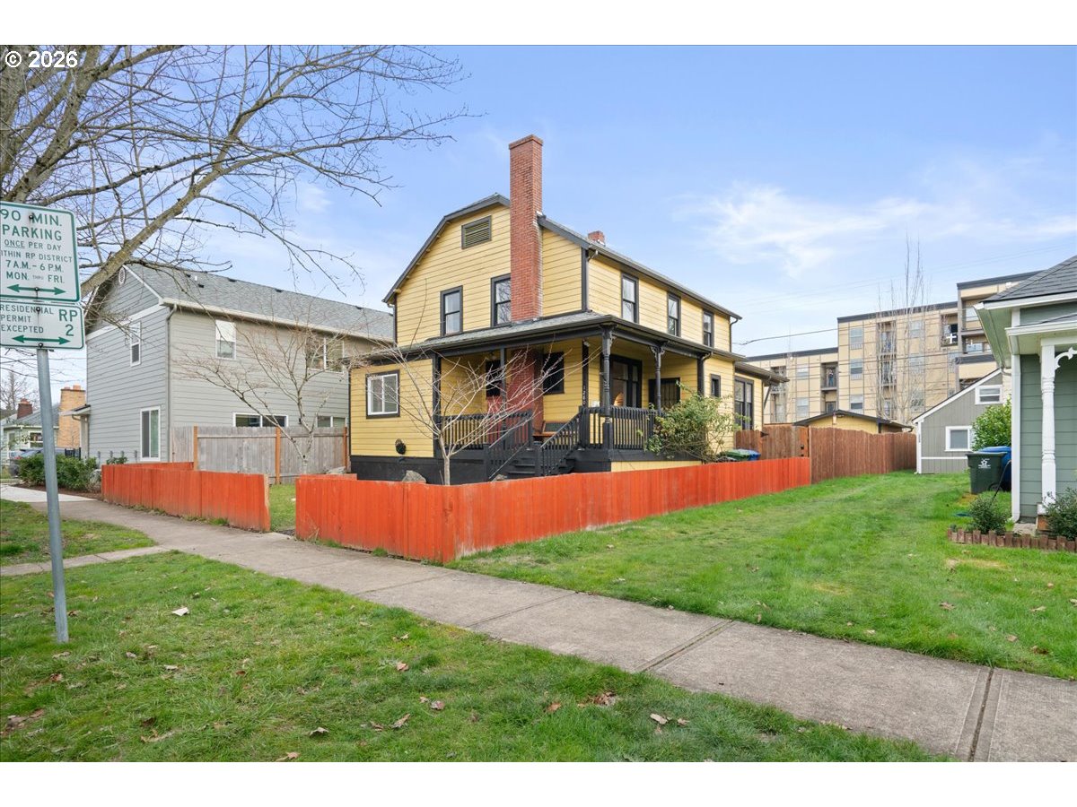 1280 4th St Property Photo 3