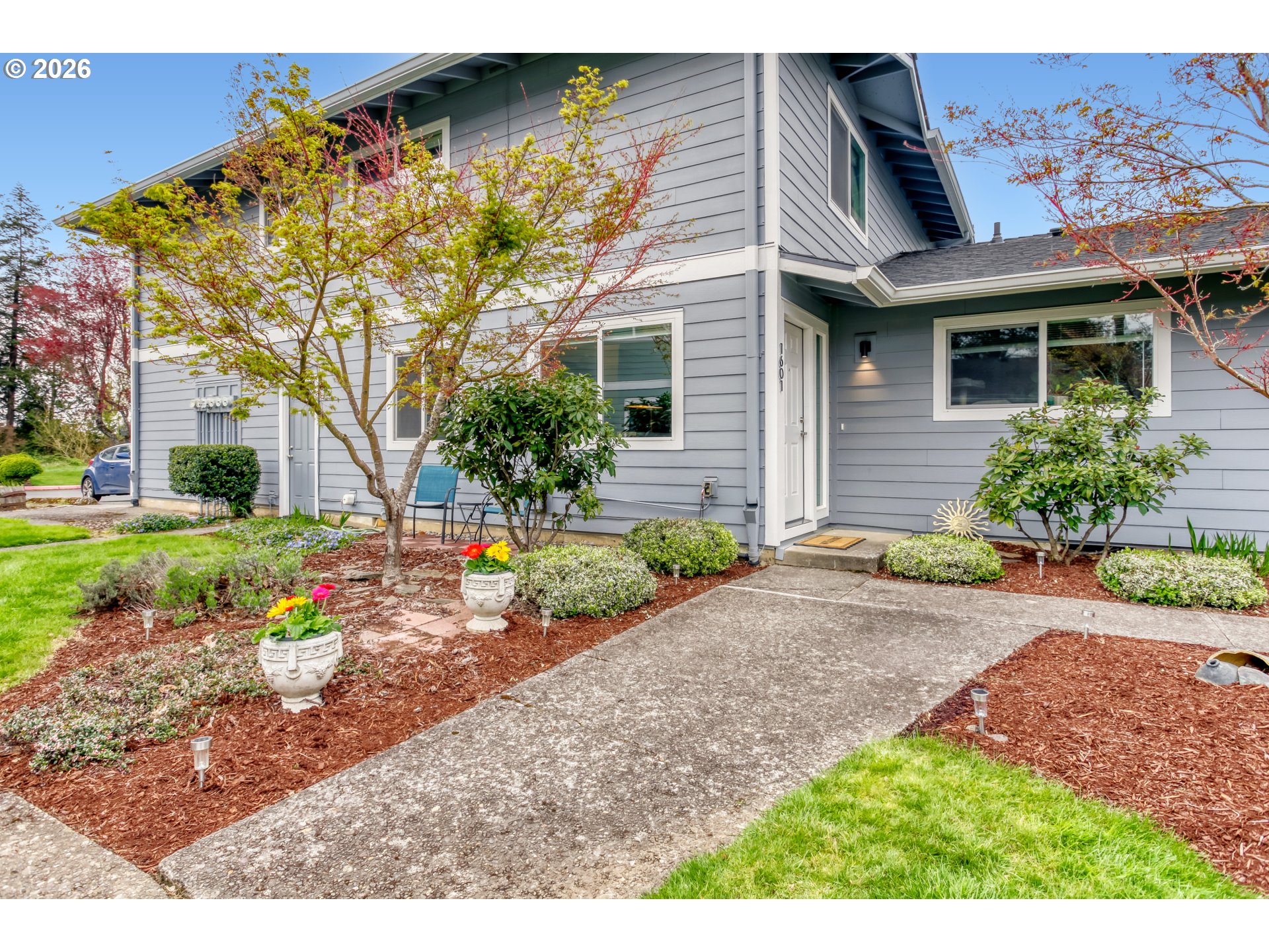 1601 Ne Hale Pl 2 Property Photo 3
