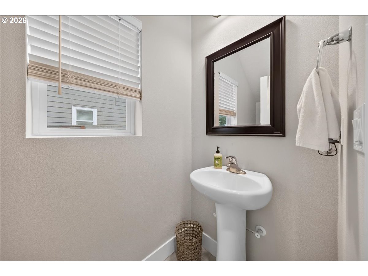 2907 S Heather St Property Photo 12