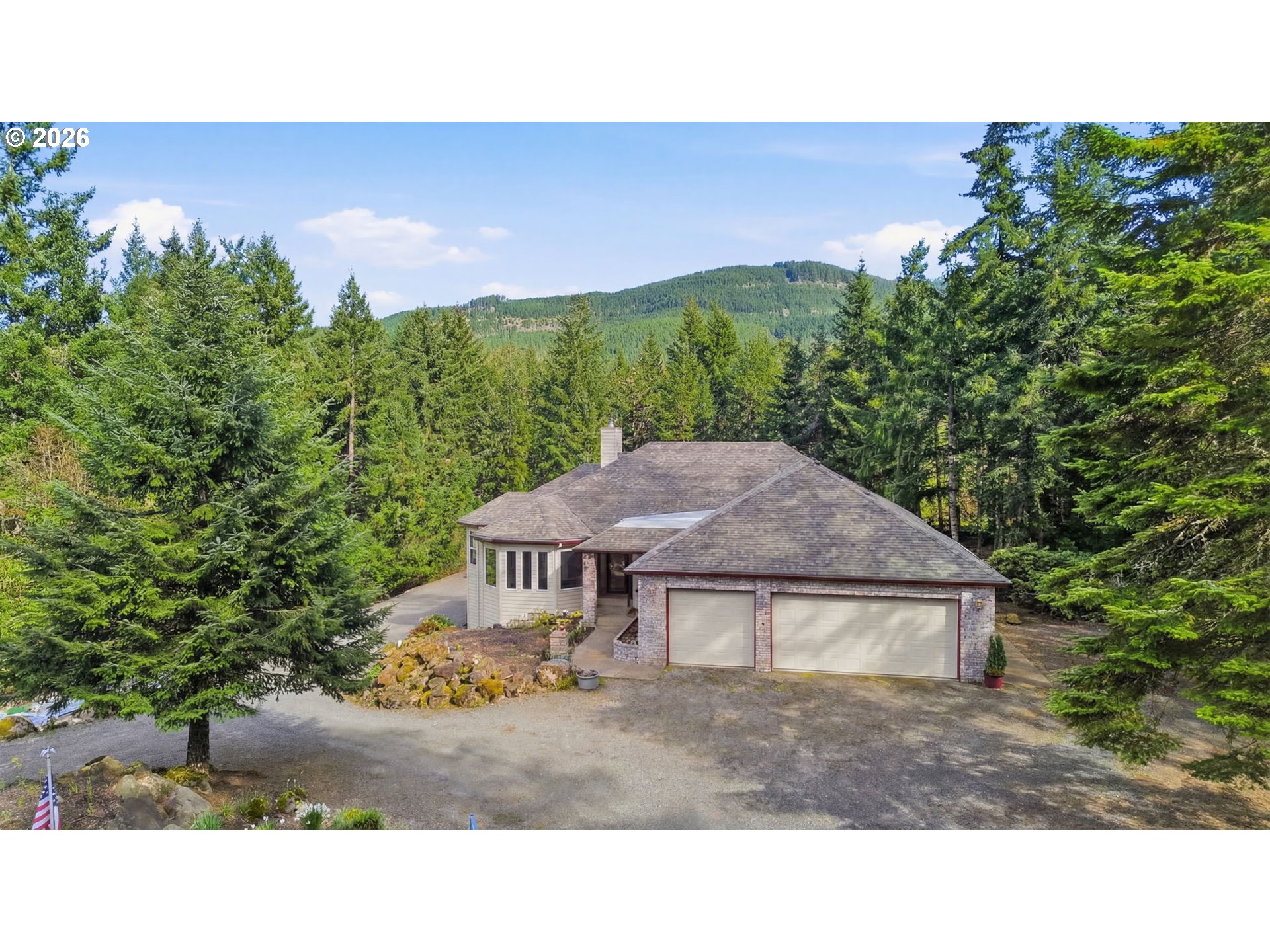 82155 Bear Creek Rd Property Photo 2