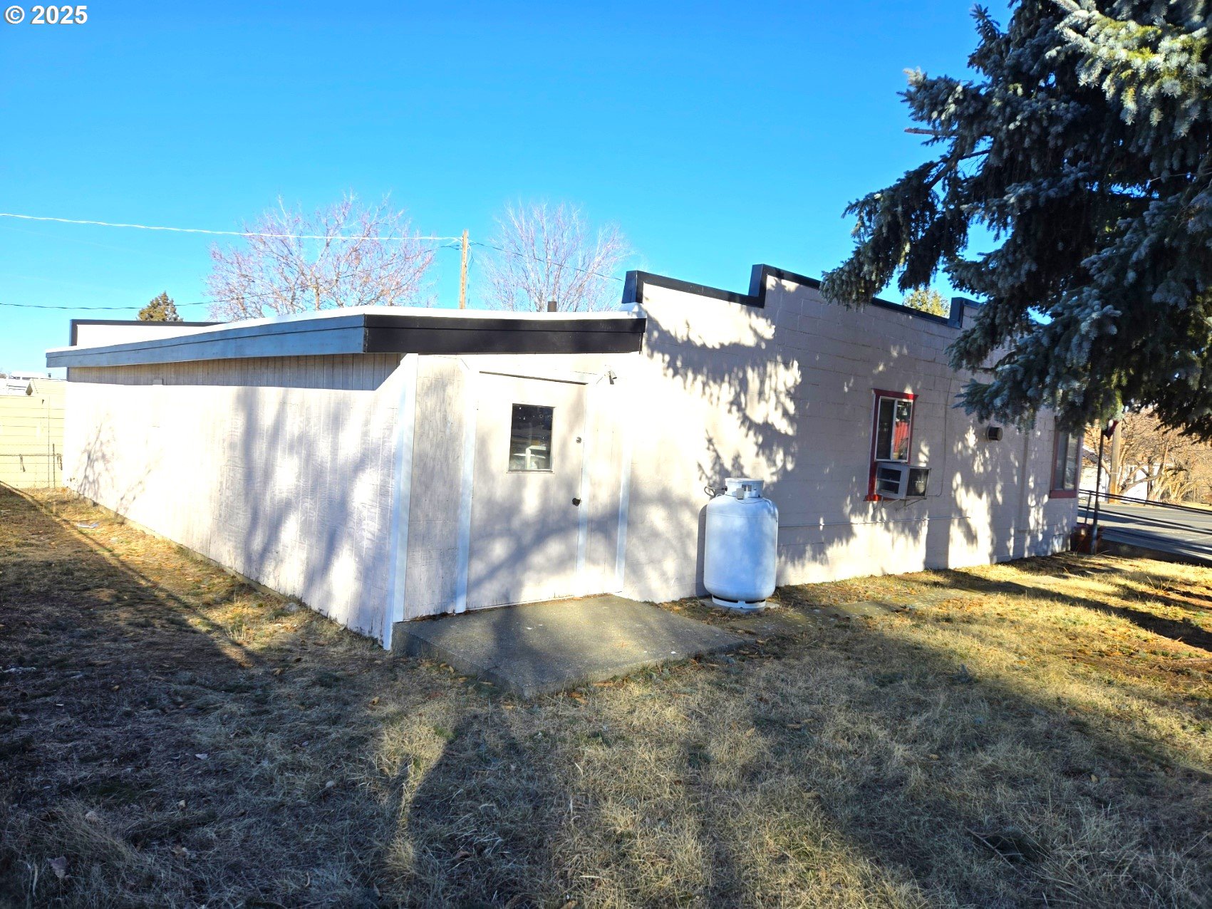 110 Hwy 395 Property Photo 3
