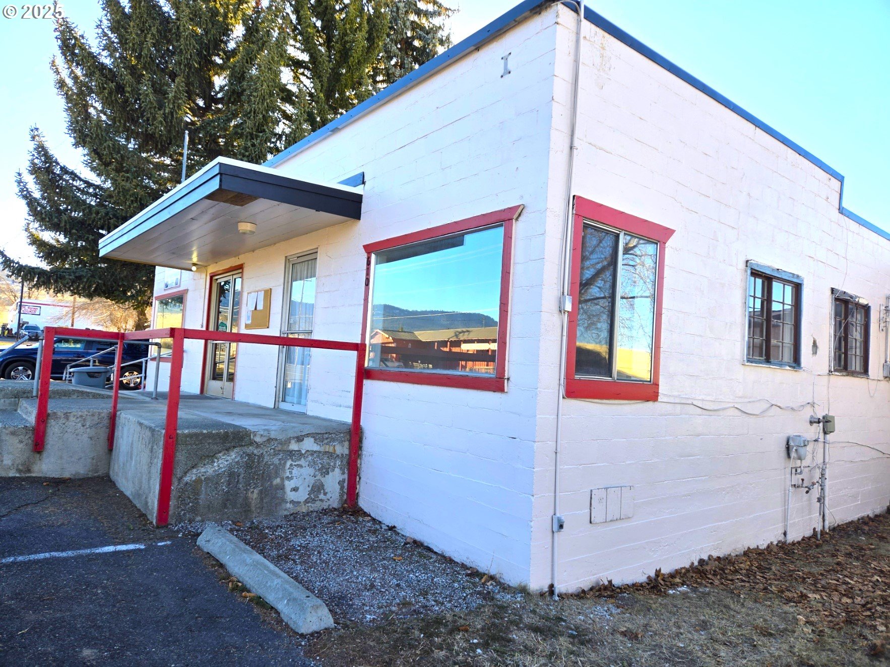 110 Hwy 395 Property Photo 4