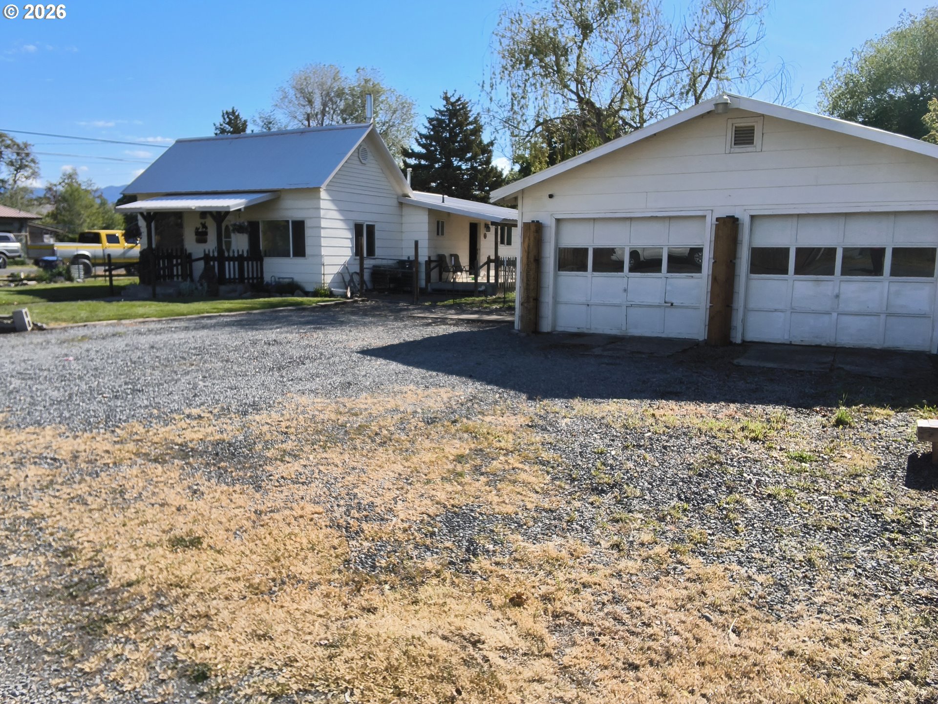 865 N Gale St Property Photo 2