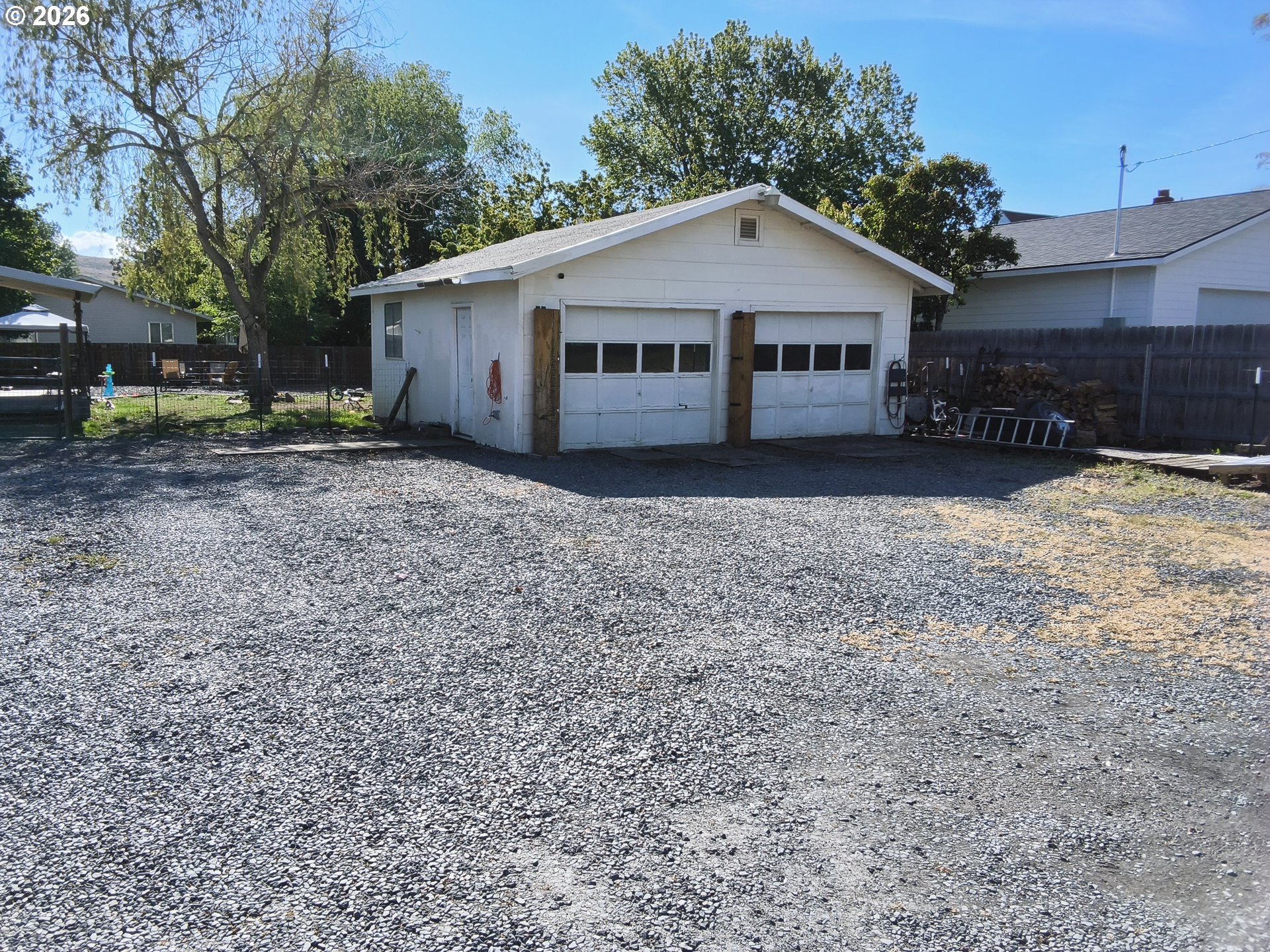 865 N Gale St Property Photo 4