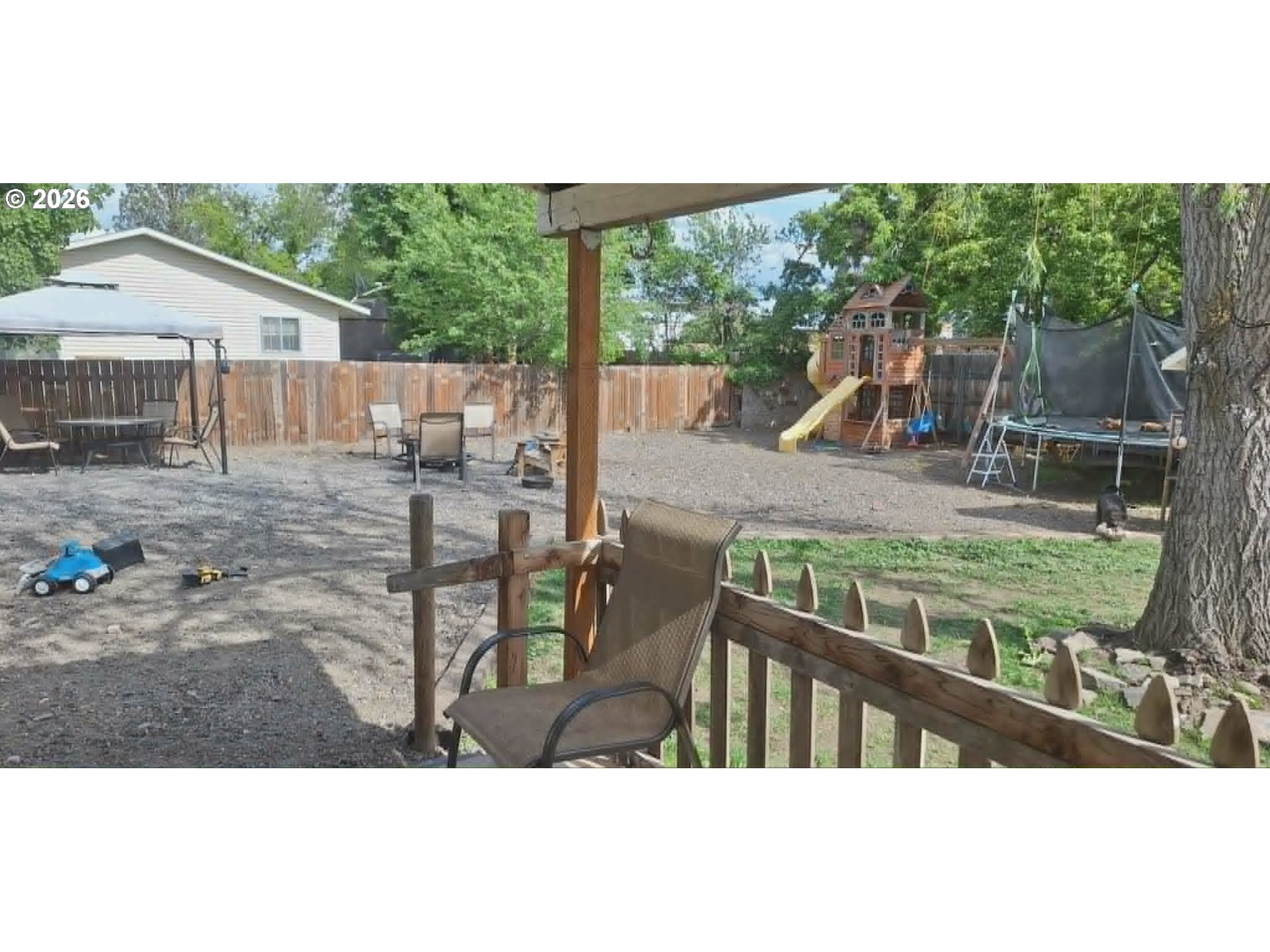 865 N Gale St Property Photo 5