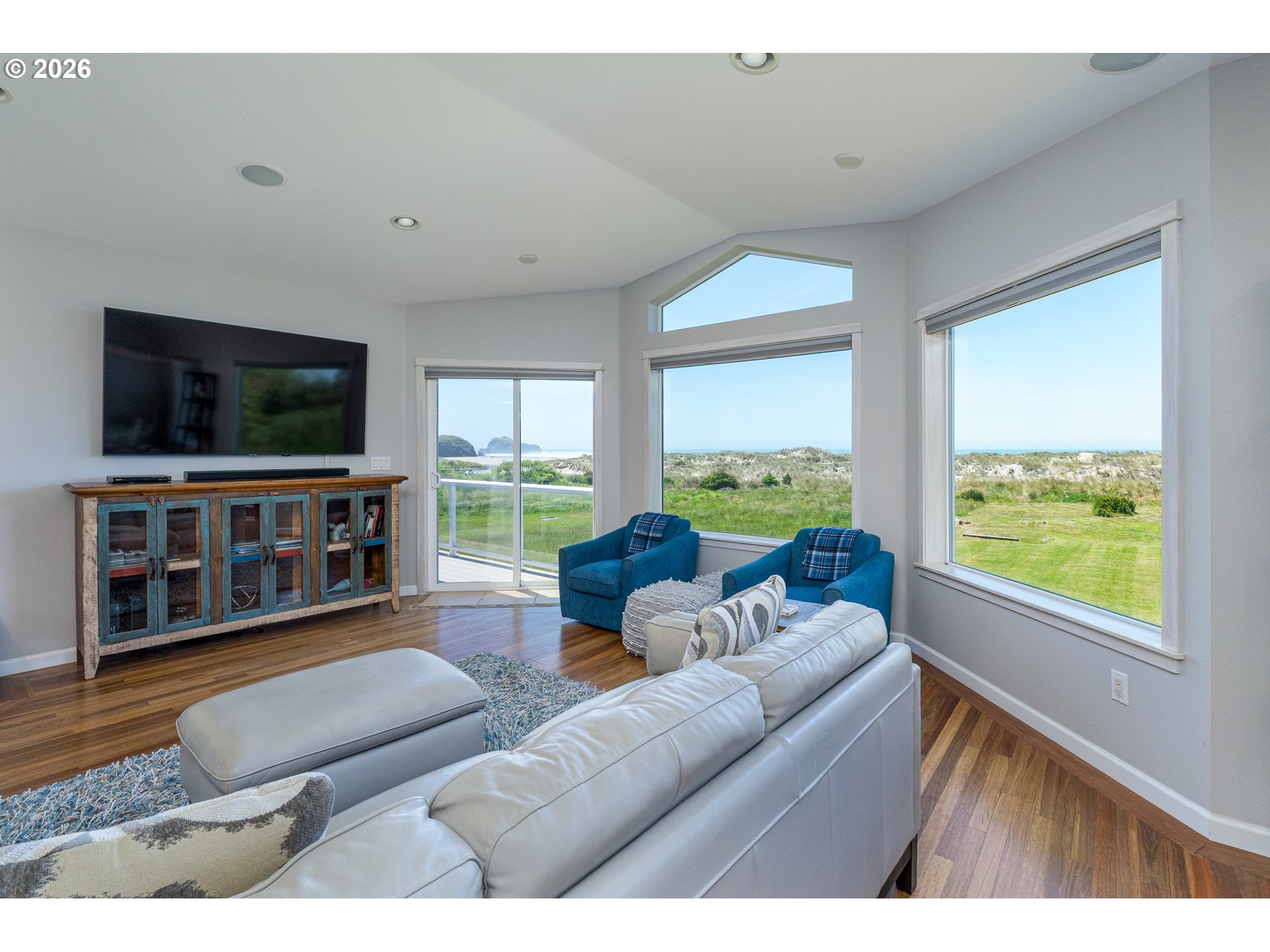 3356 Beach Loop Drive Property Photo 6