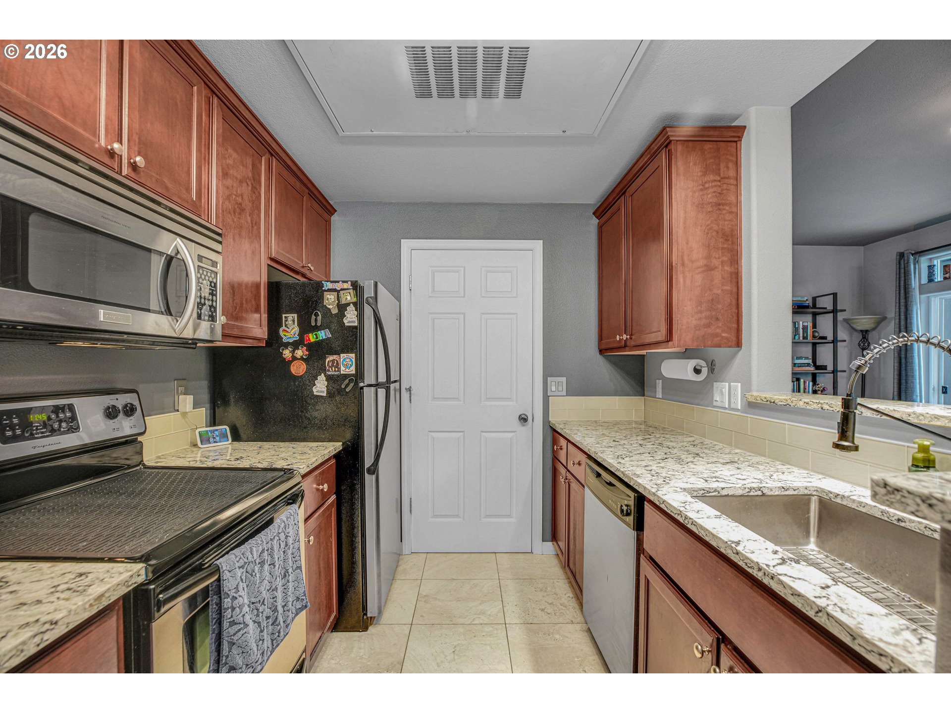 925 Springtree Ln Property Photo 10