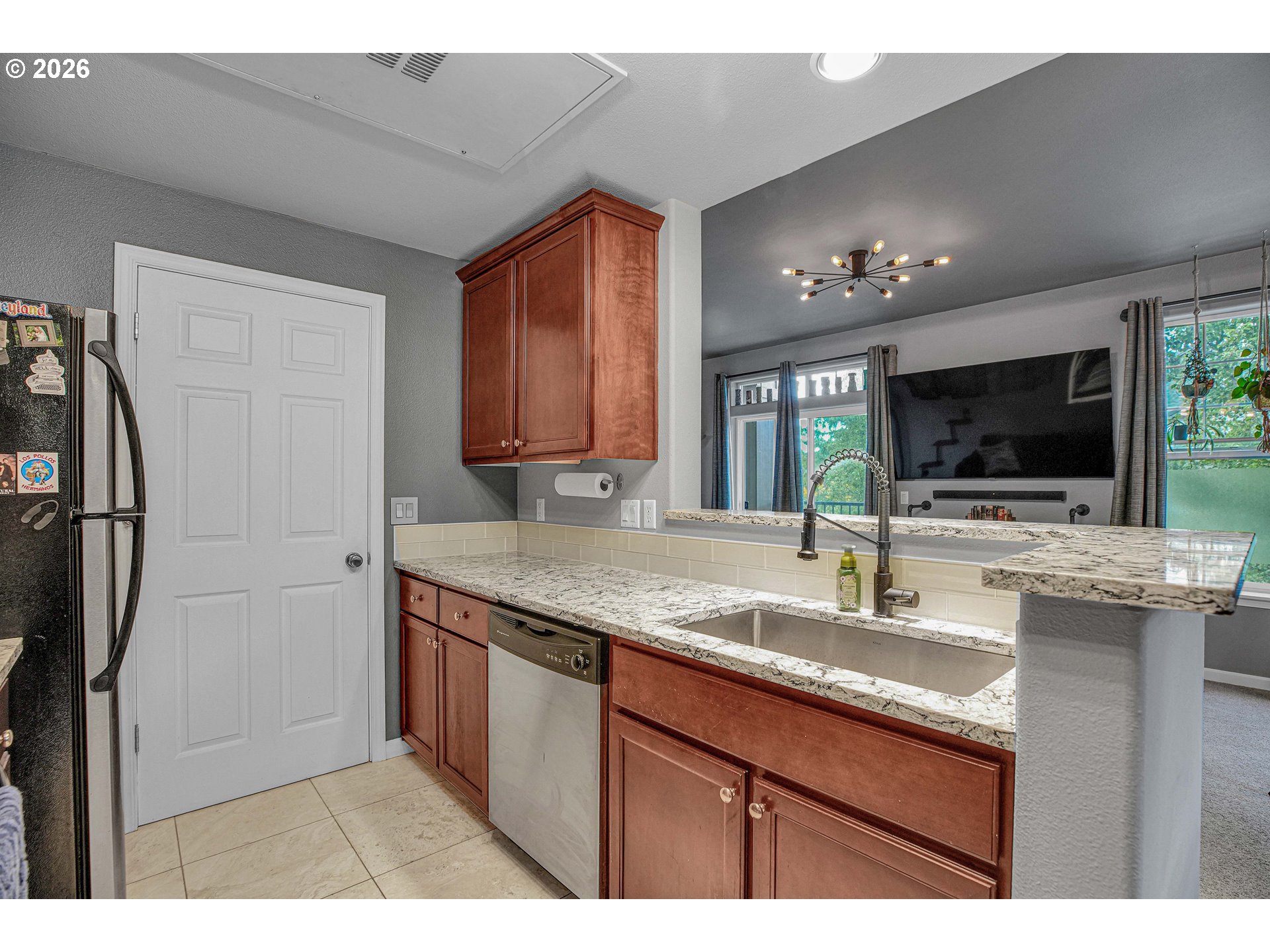 925 Springtree Ln Property Photo 12