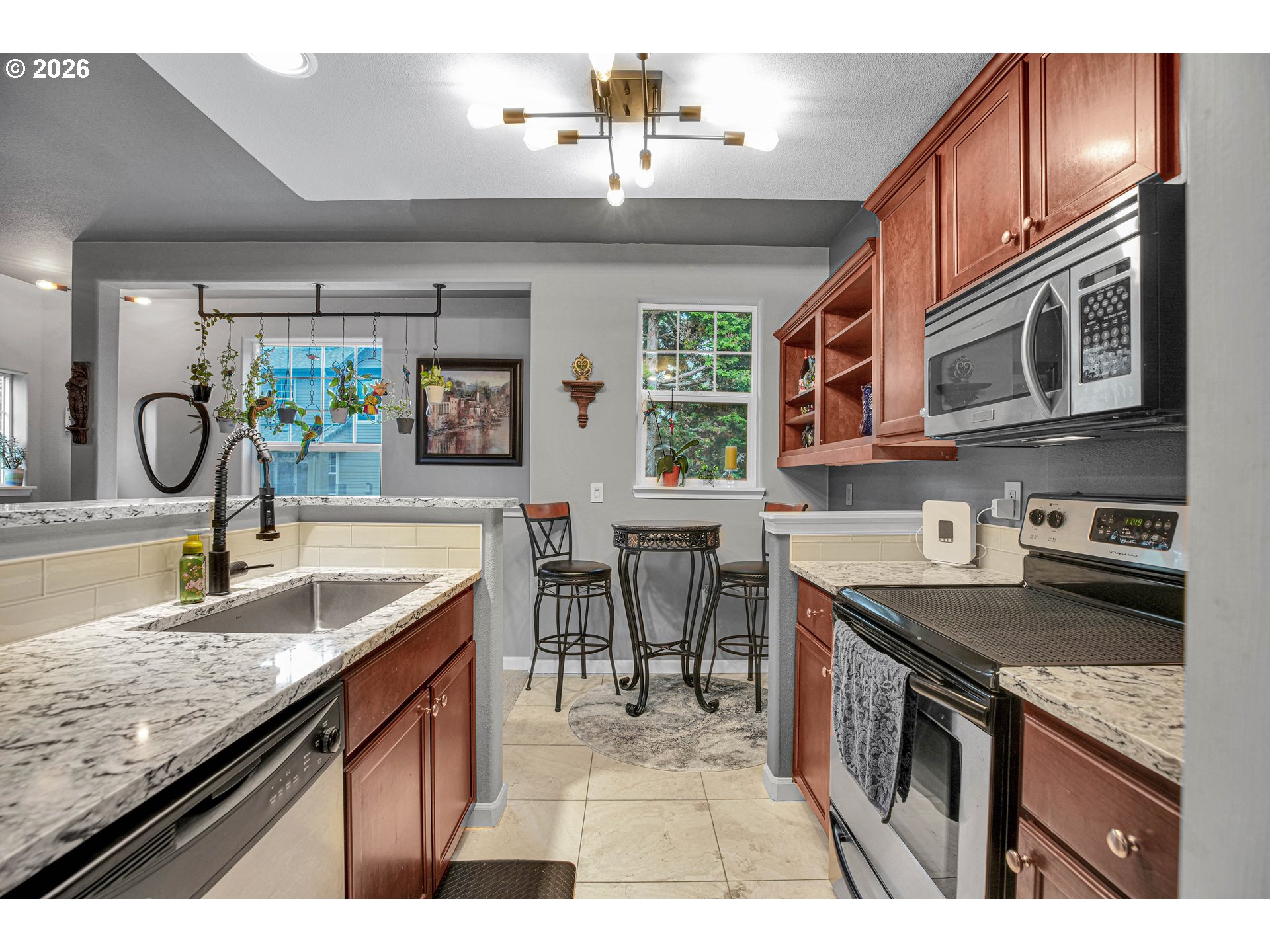 925 Springtree Ln Property Photo 13