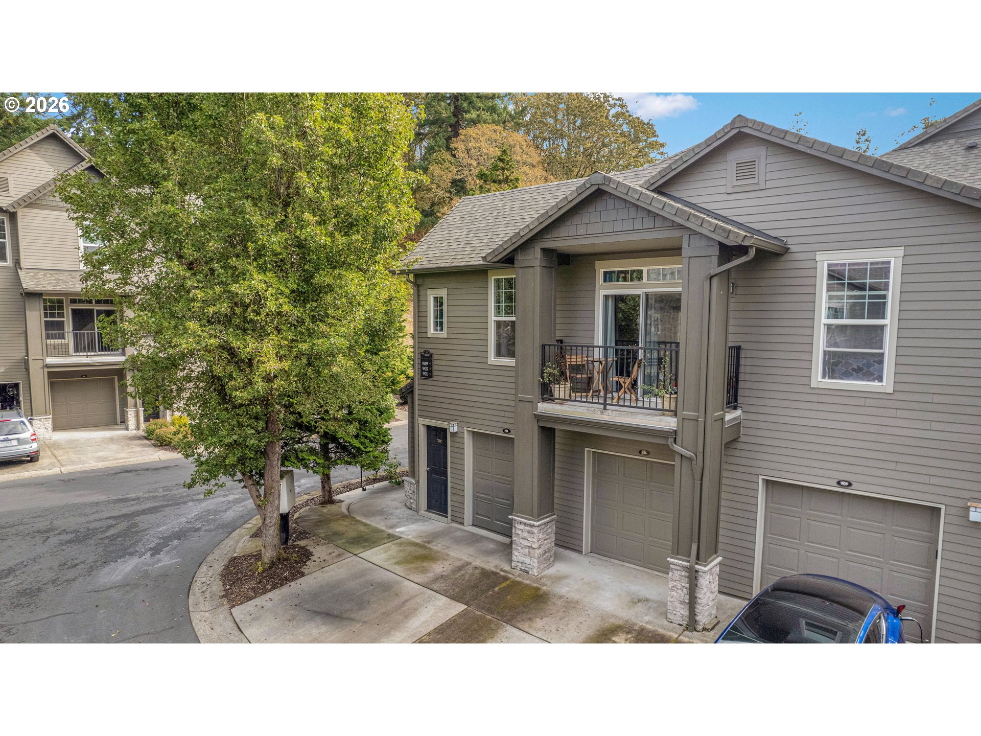 925 Springtree Ln Property Photo 19