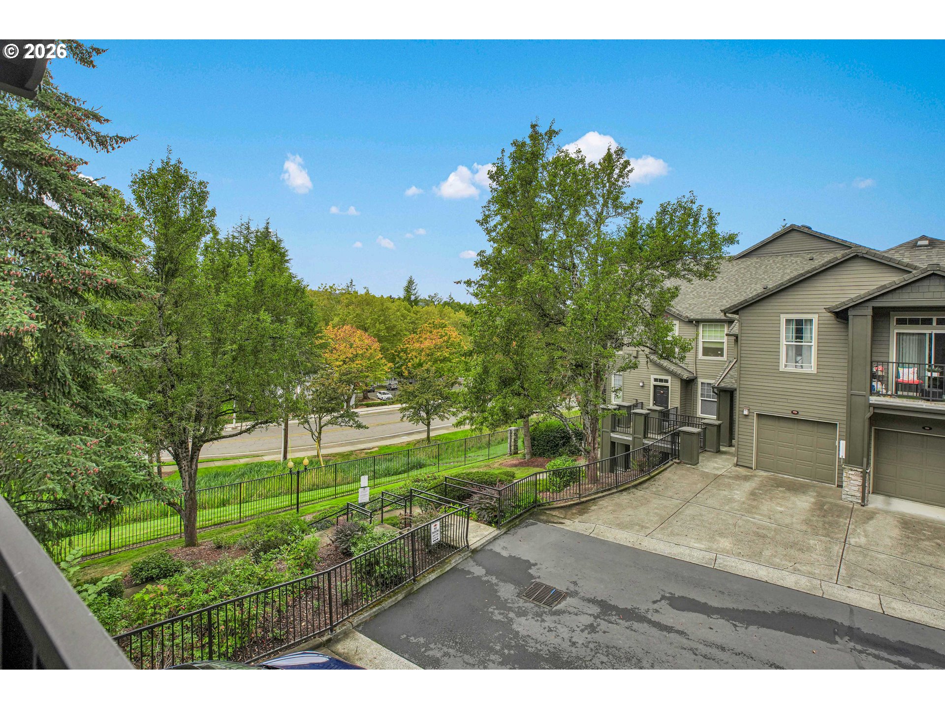 925 Springtree Ln Property Photo 22