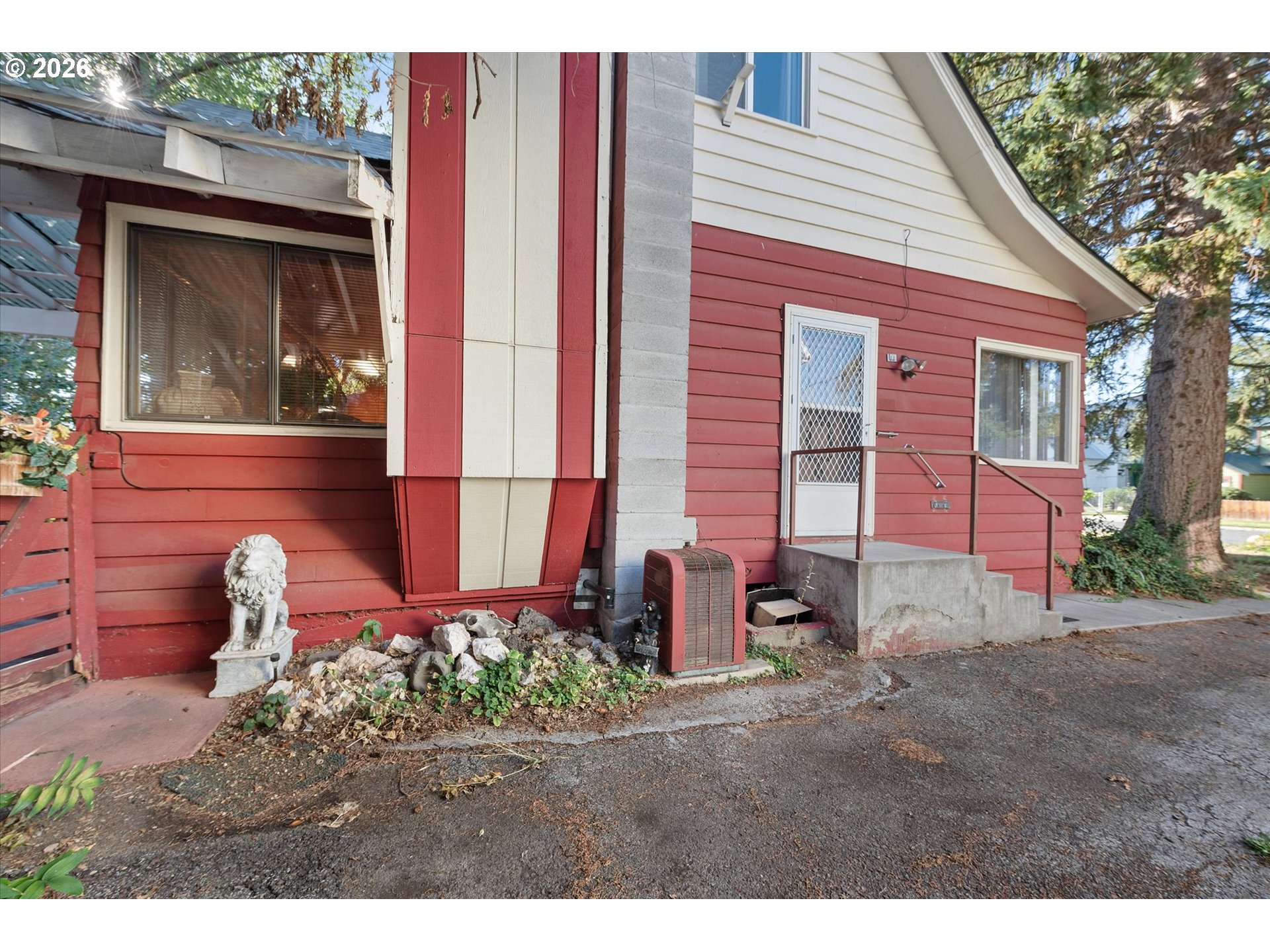2331 Church St Property Photo 4