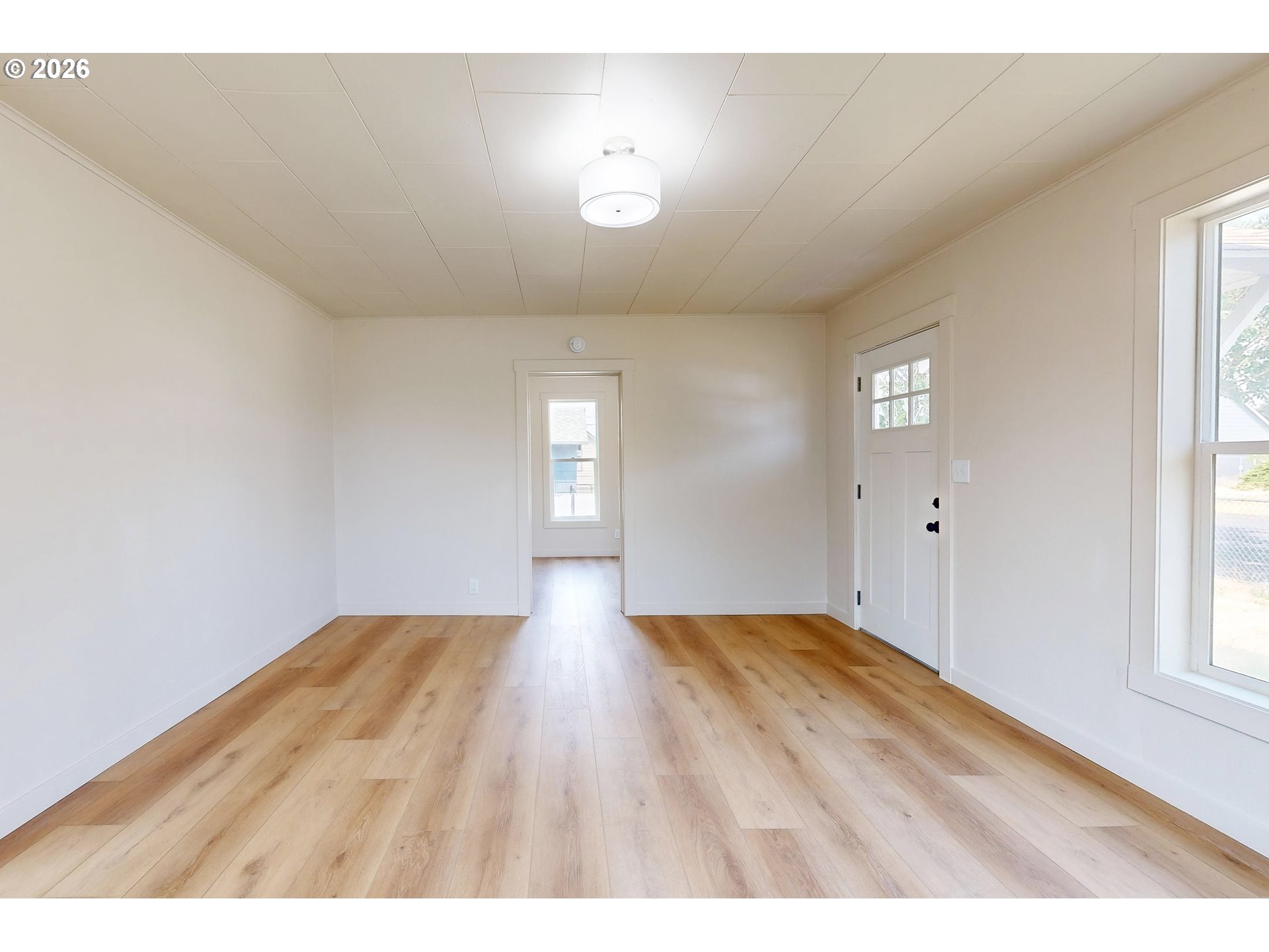 711 Robbins St Property Photo 3