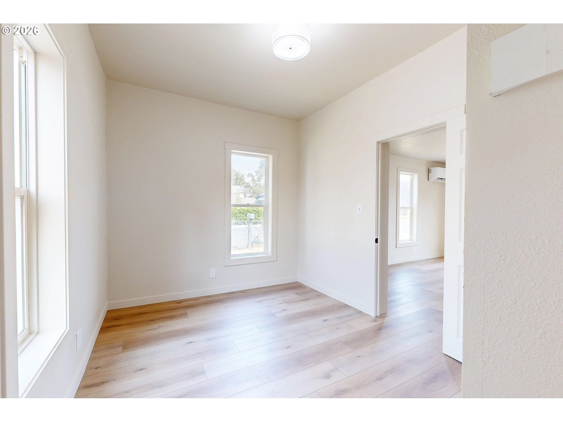 711 Robbins St Property Photo 7