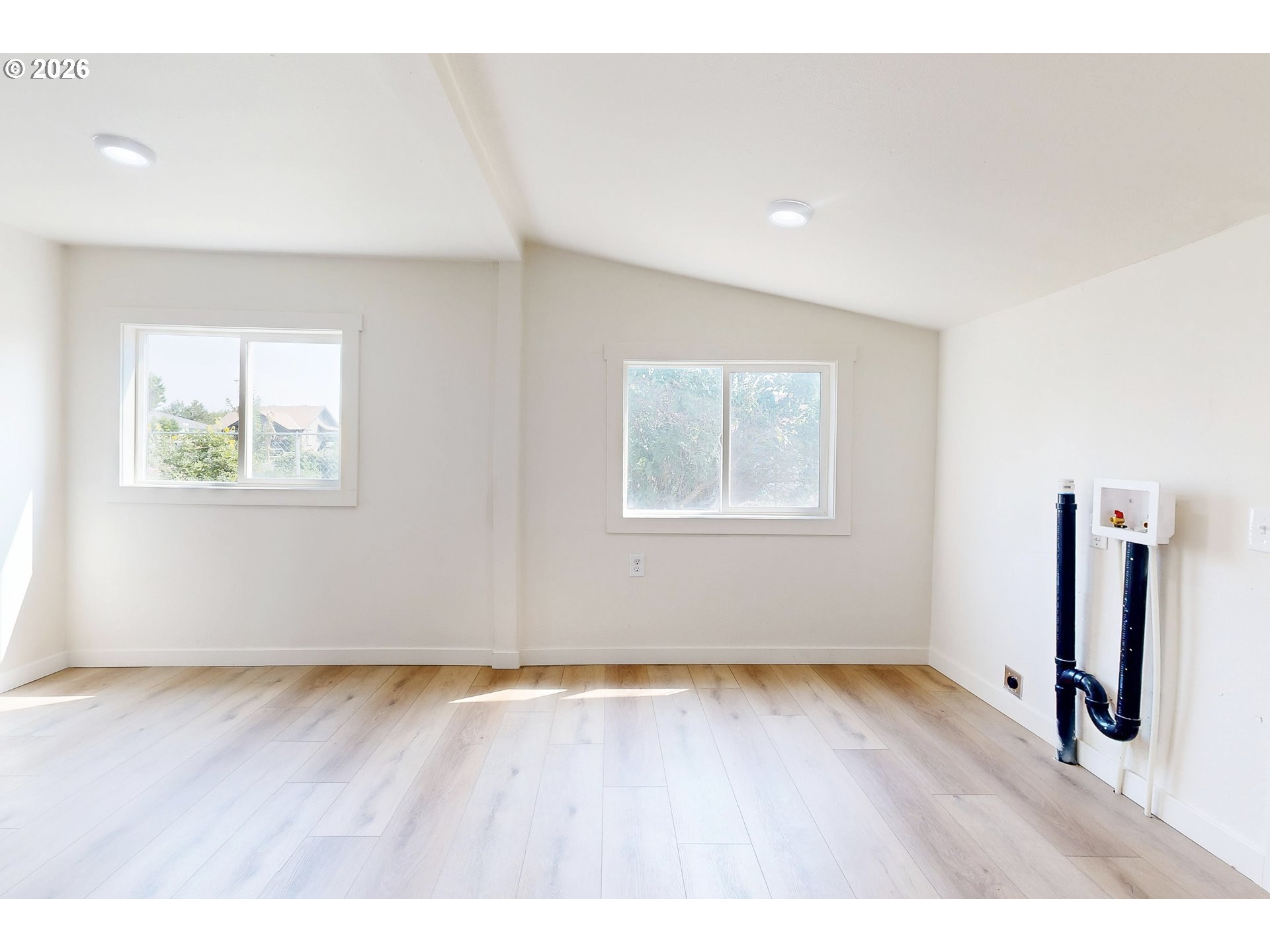 711 Robbins St Property Photo 16