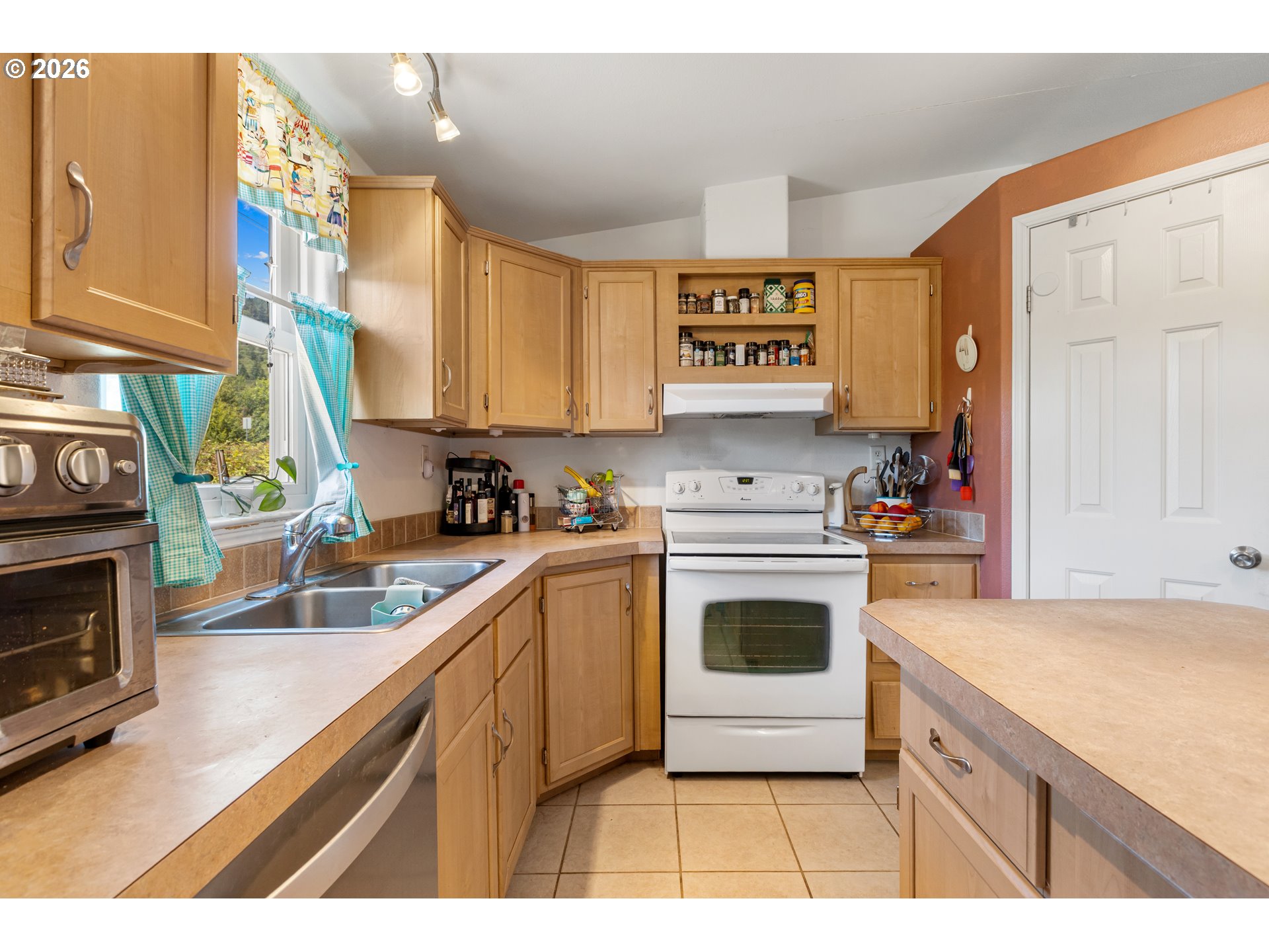 736 Penny Ln Property Photo 17