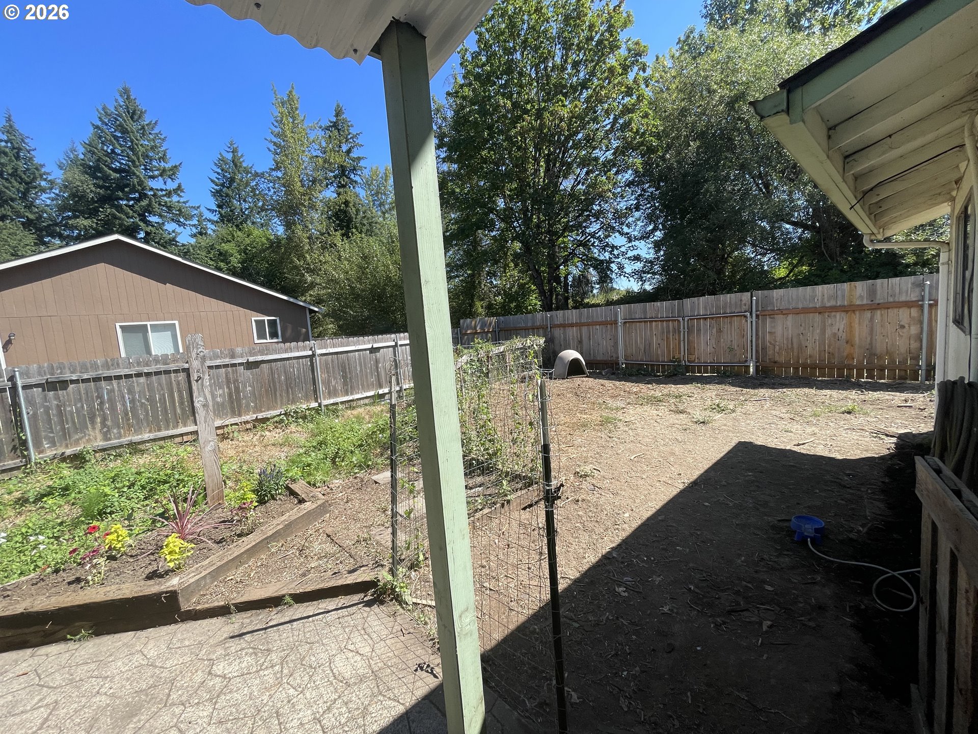 1398 Poplar St Property Photo 16