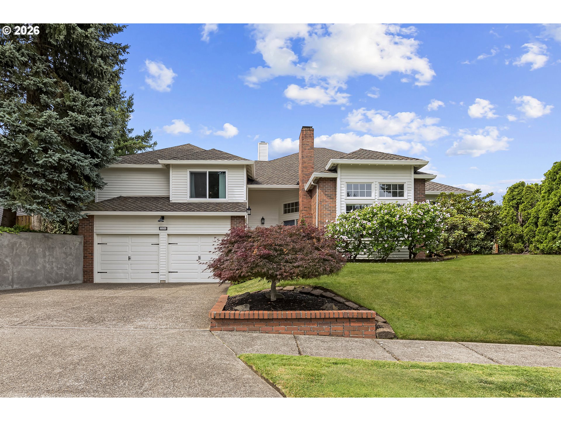 2104 Club House Dr Property Photo 1