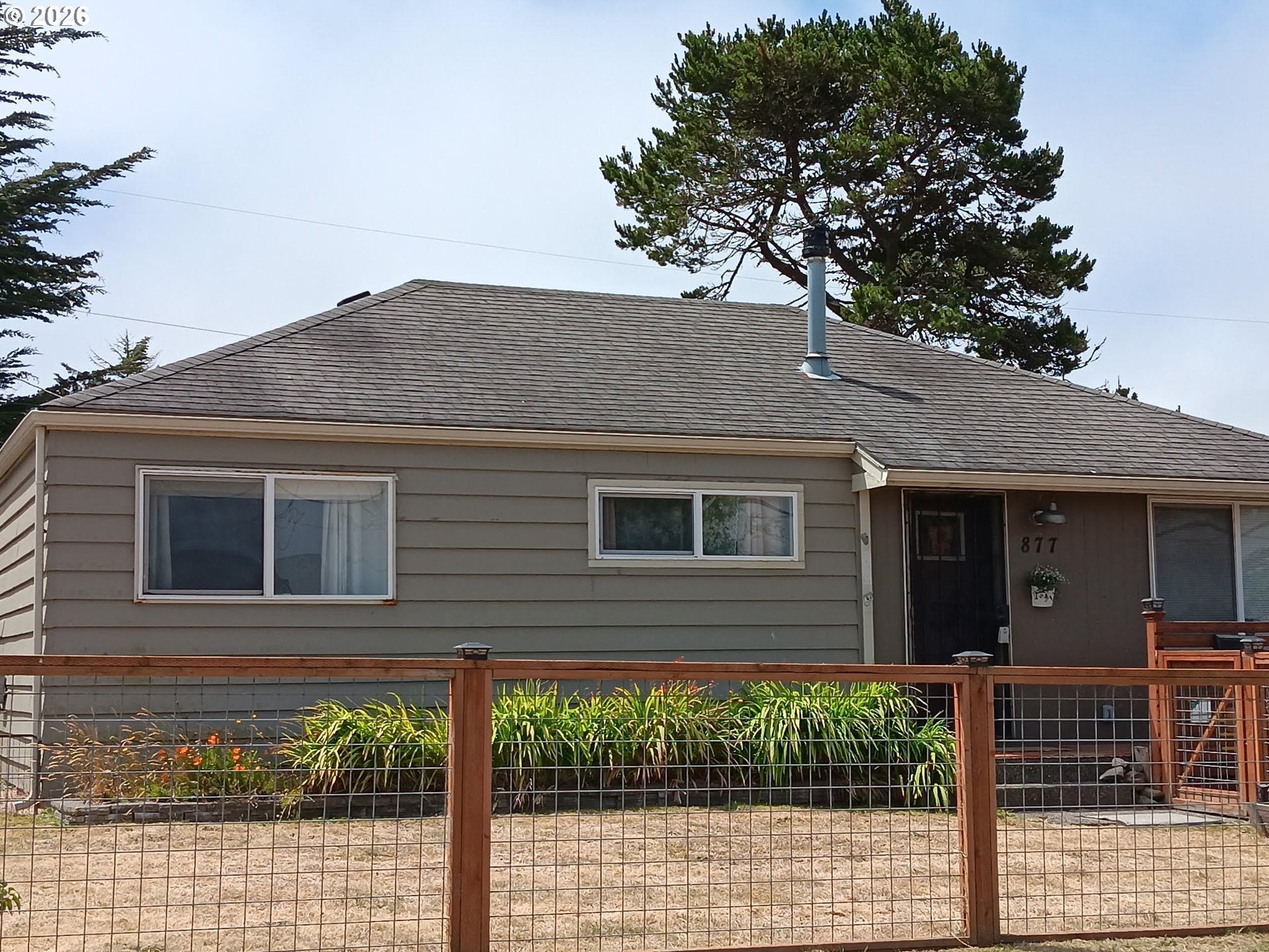 877 PACIFIC AVE Property Photo 1
