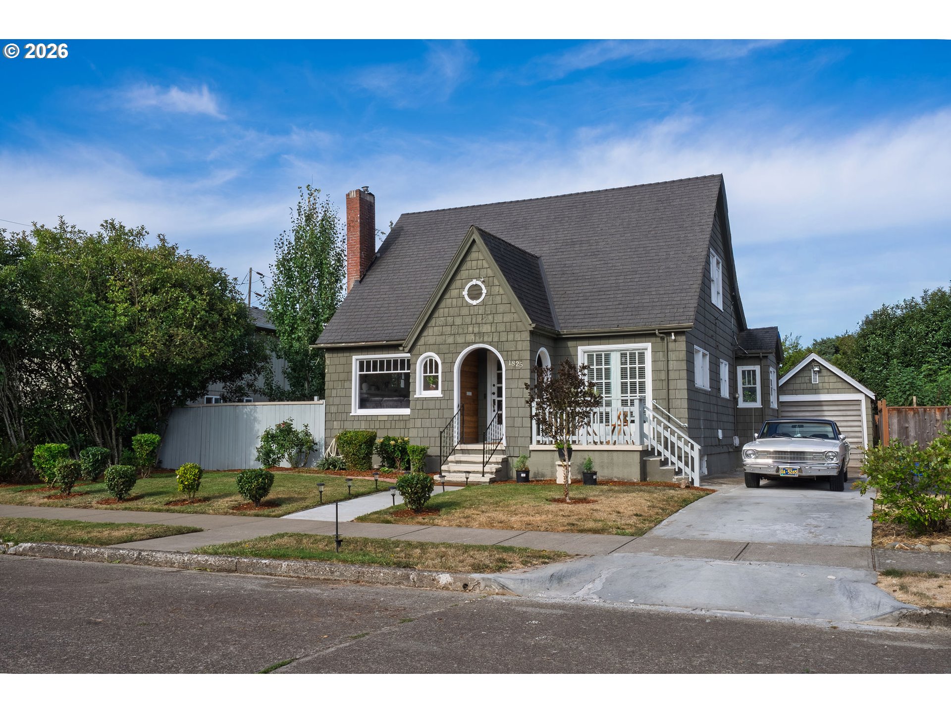 1825 4th St Property Photo 1