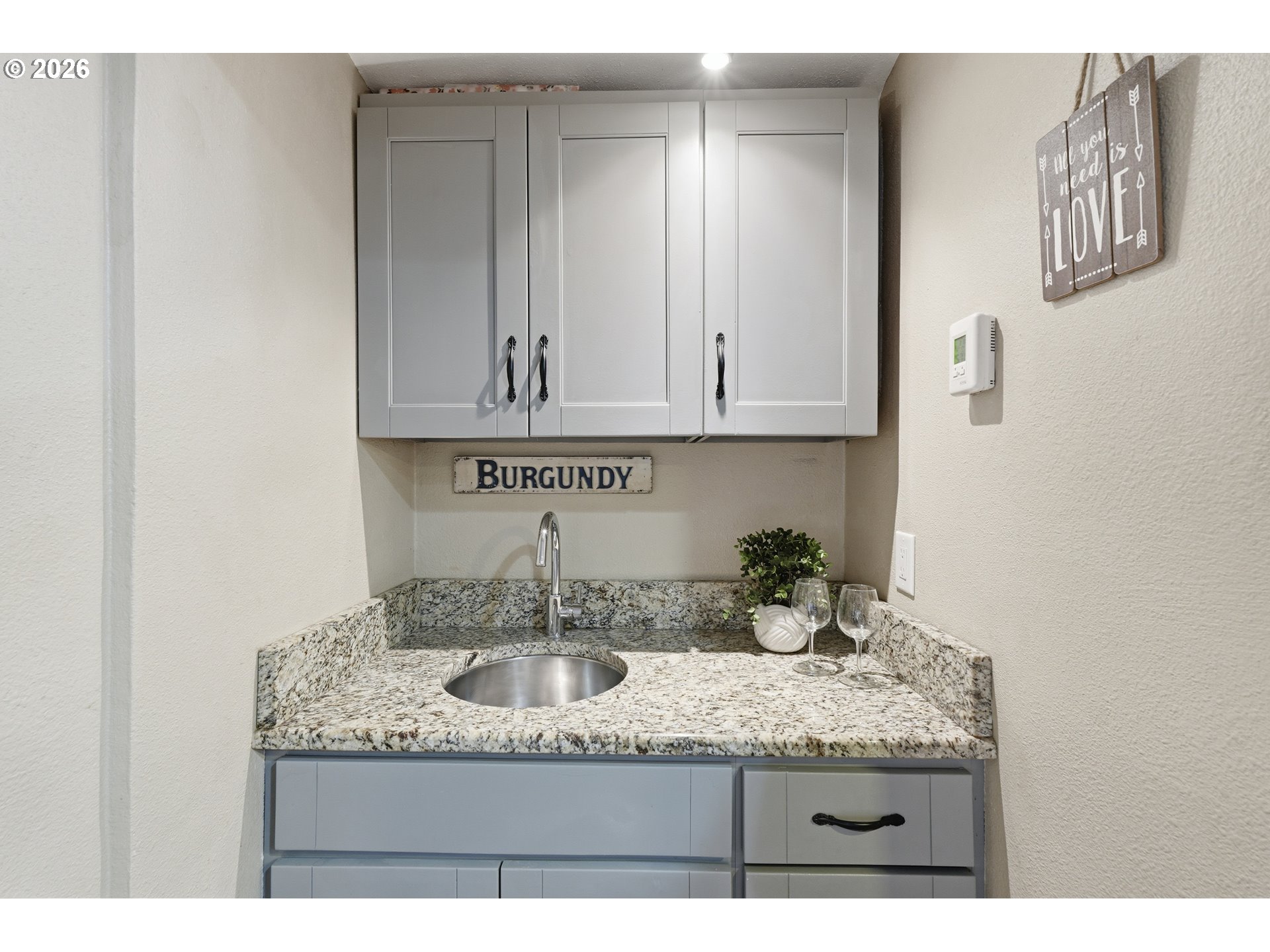 110 E Warren St Property Photo 13