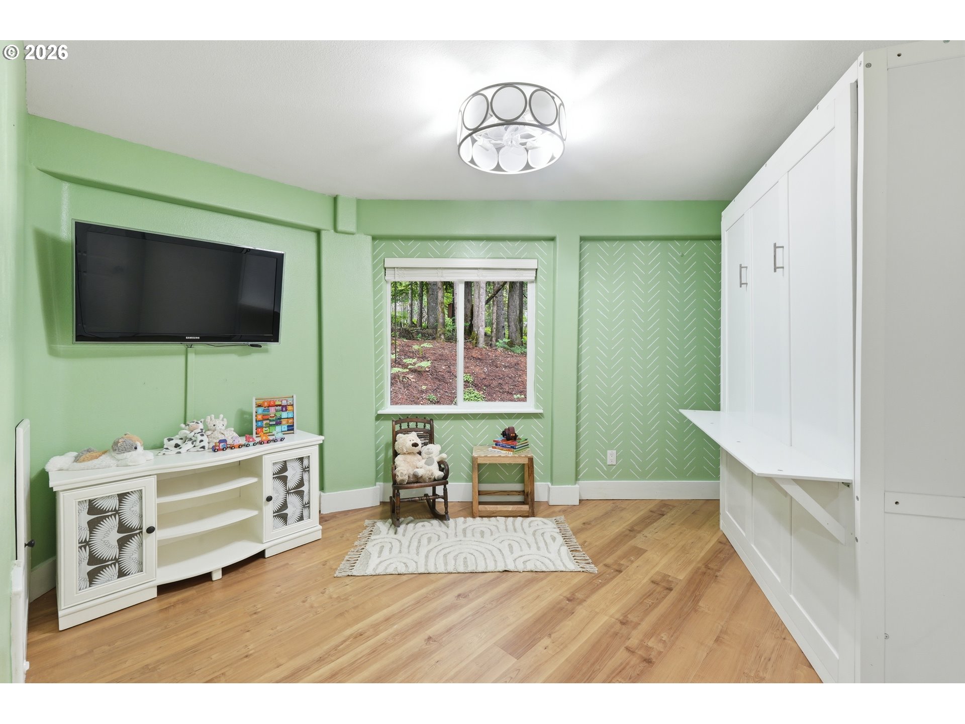 110 E Warren St Property Photo 16