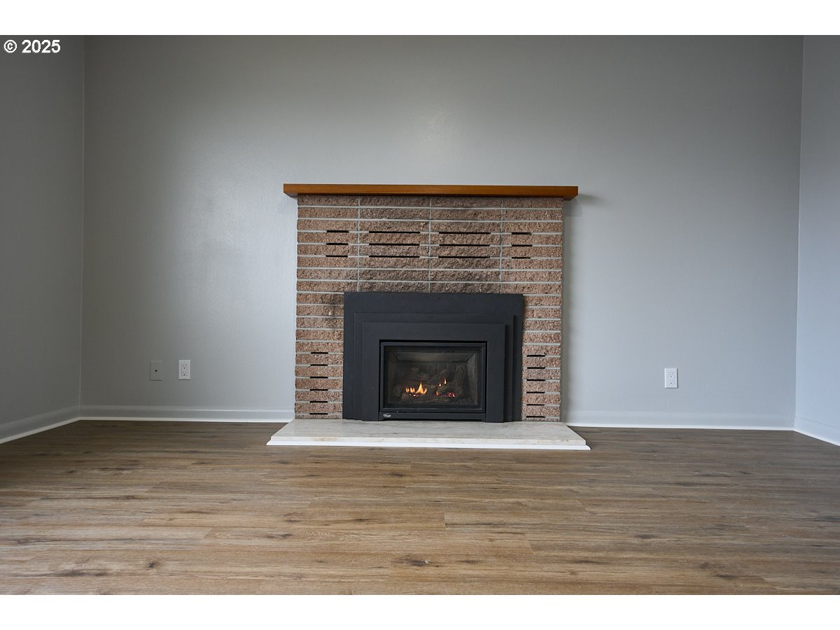 304 E Park St Property Photo 4