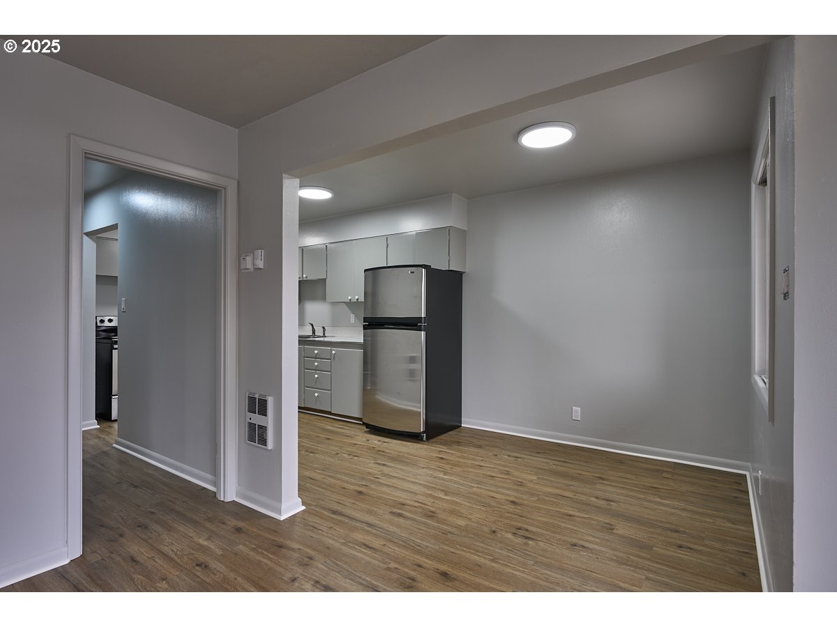 304 E Park St Property Photo 5