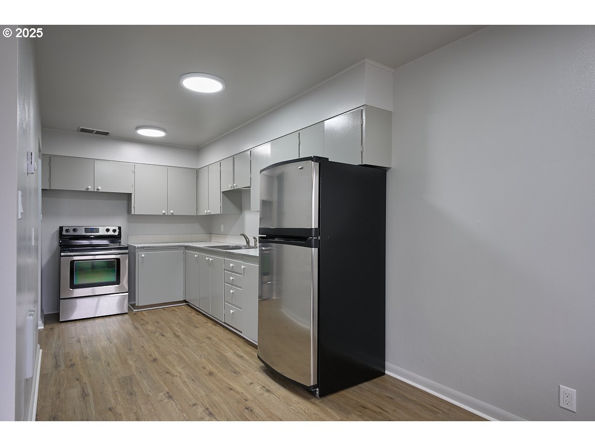 304 E Park St Property Photo 6