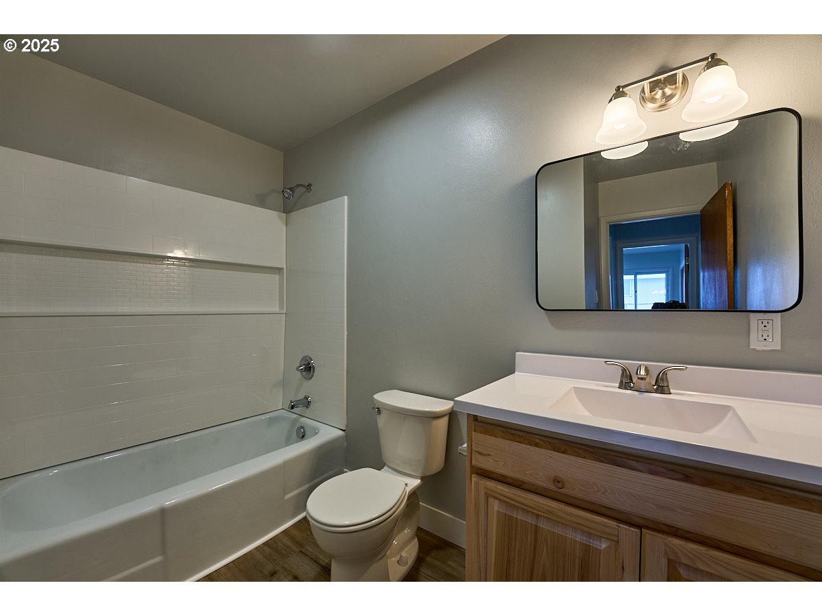 304 E Park St Property Photo 9