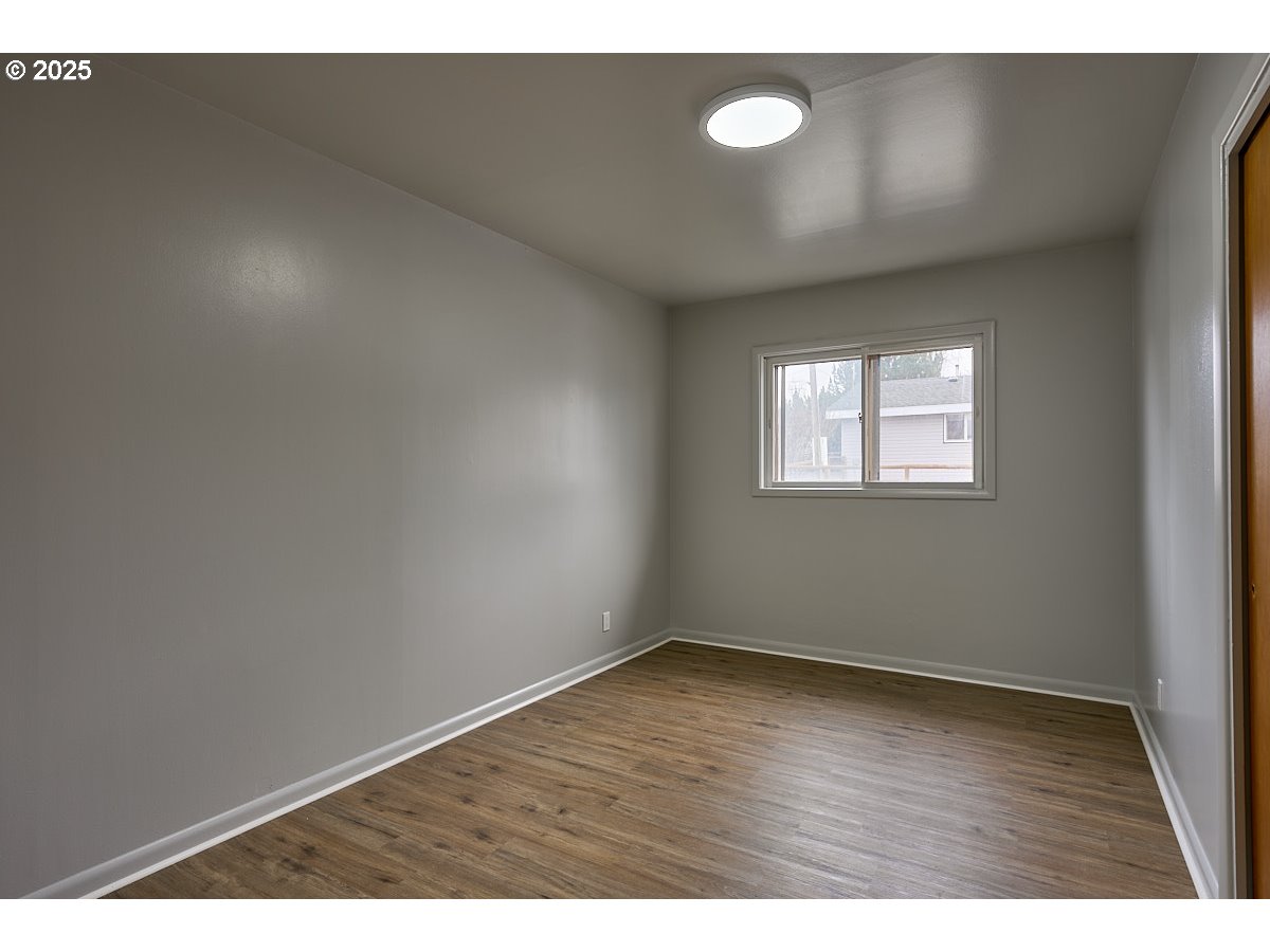 304 E Park St Property Photo 10