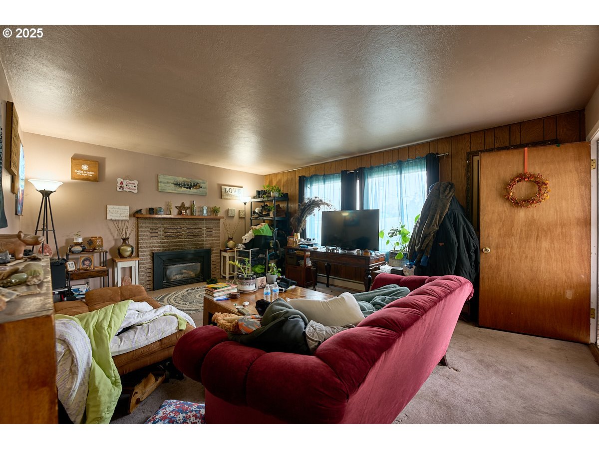 304 E Park St Property Photo 12