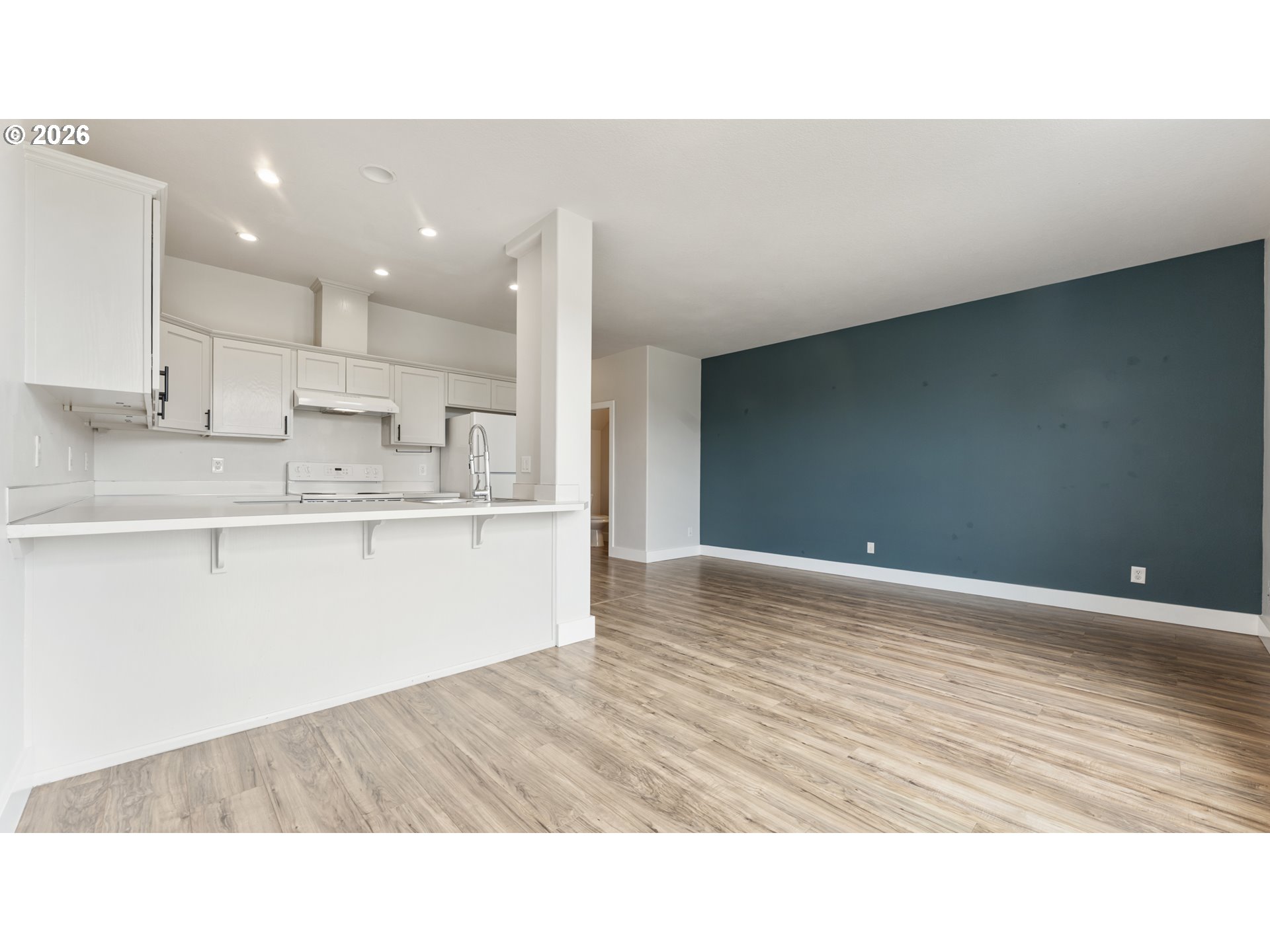162 Fenton Ave B Property Photo 5