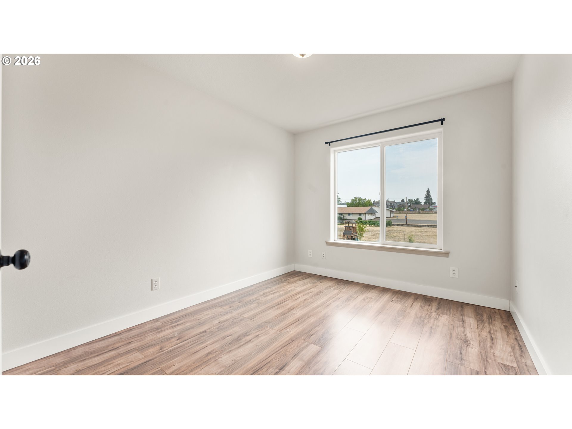 162 Fenton Ave B Property Photo 12