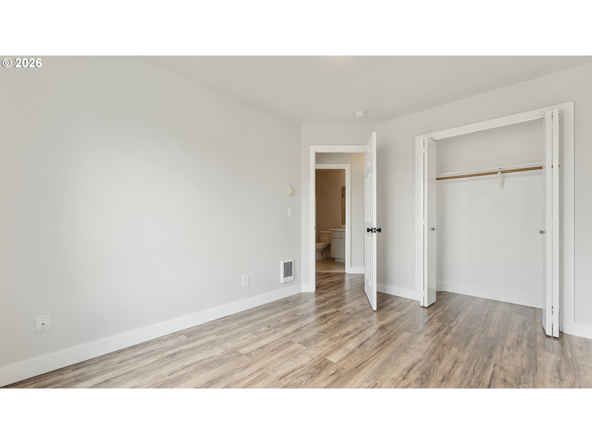 162 Fenton Ave B Property Photo 13
