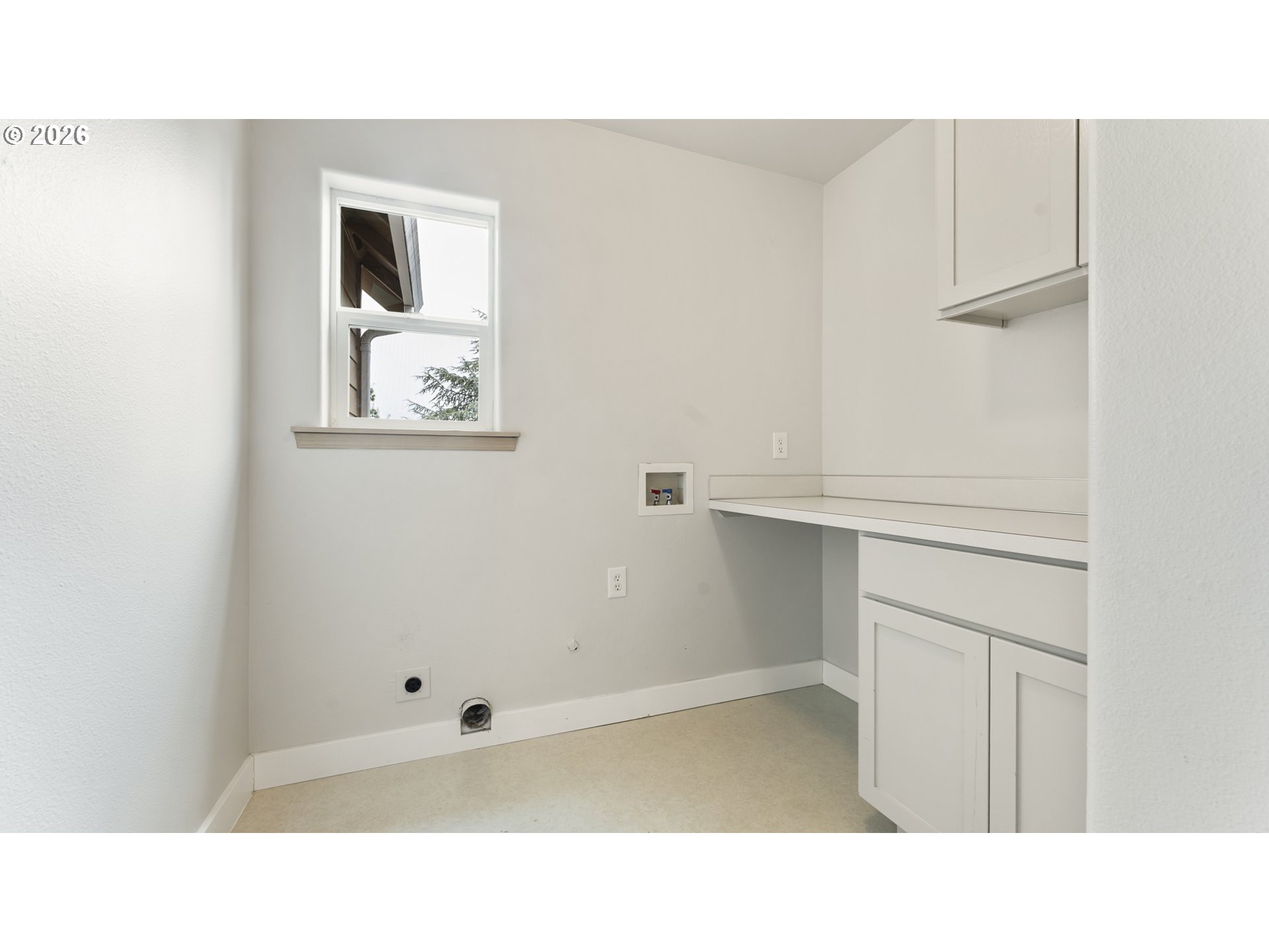 162 Fenton Ave B Property Photo 17