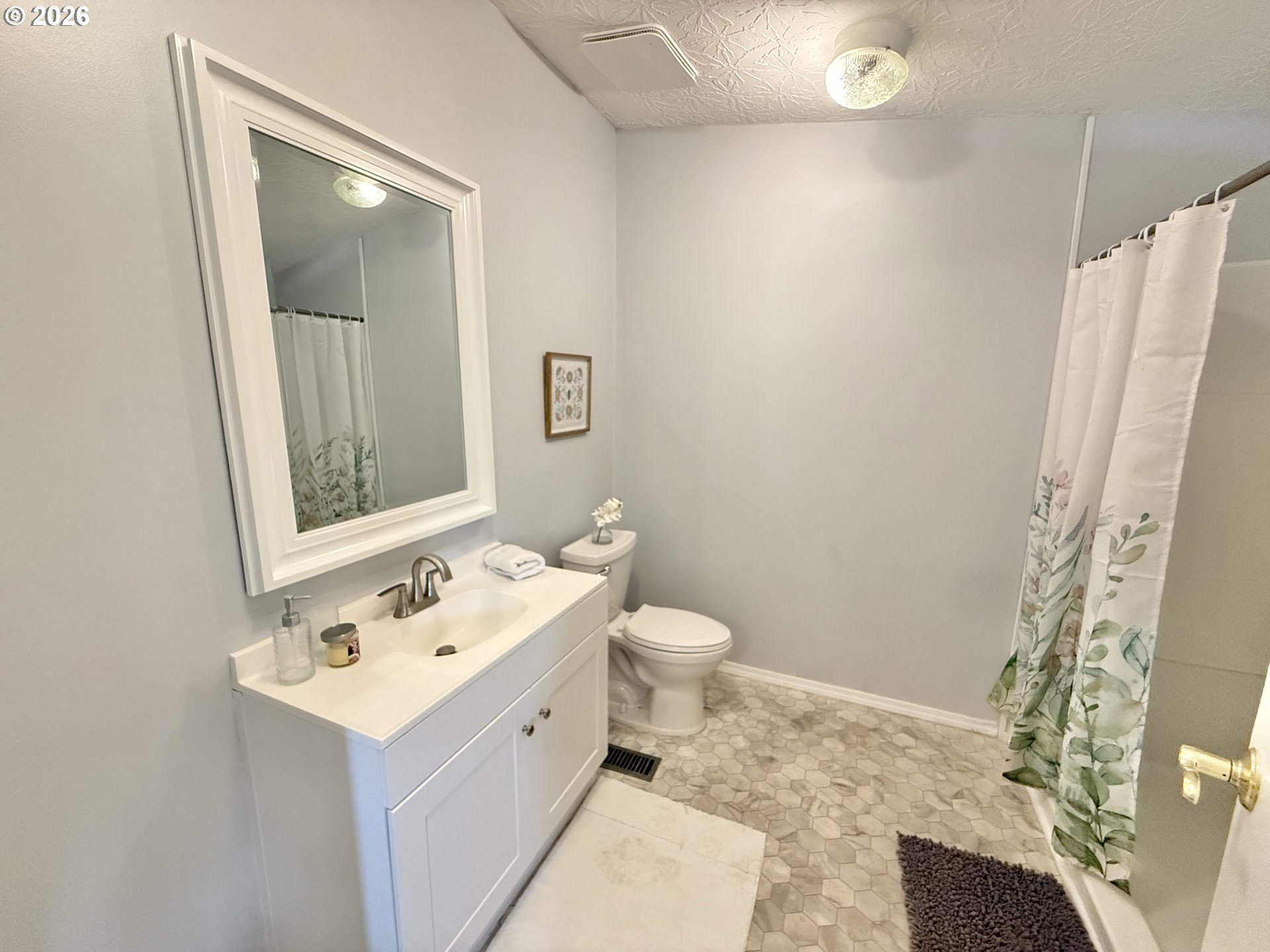 1282 E 3rd St 37 Property Photo 11