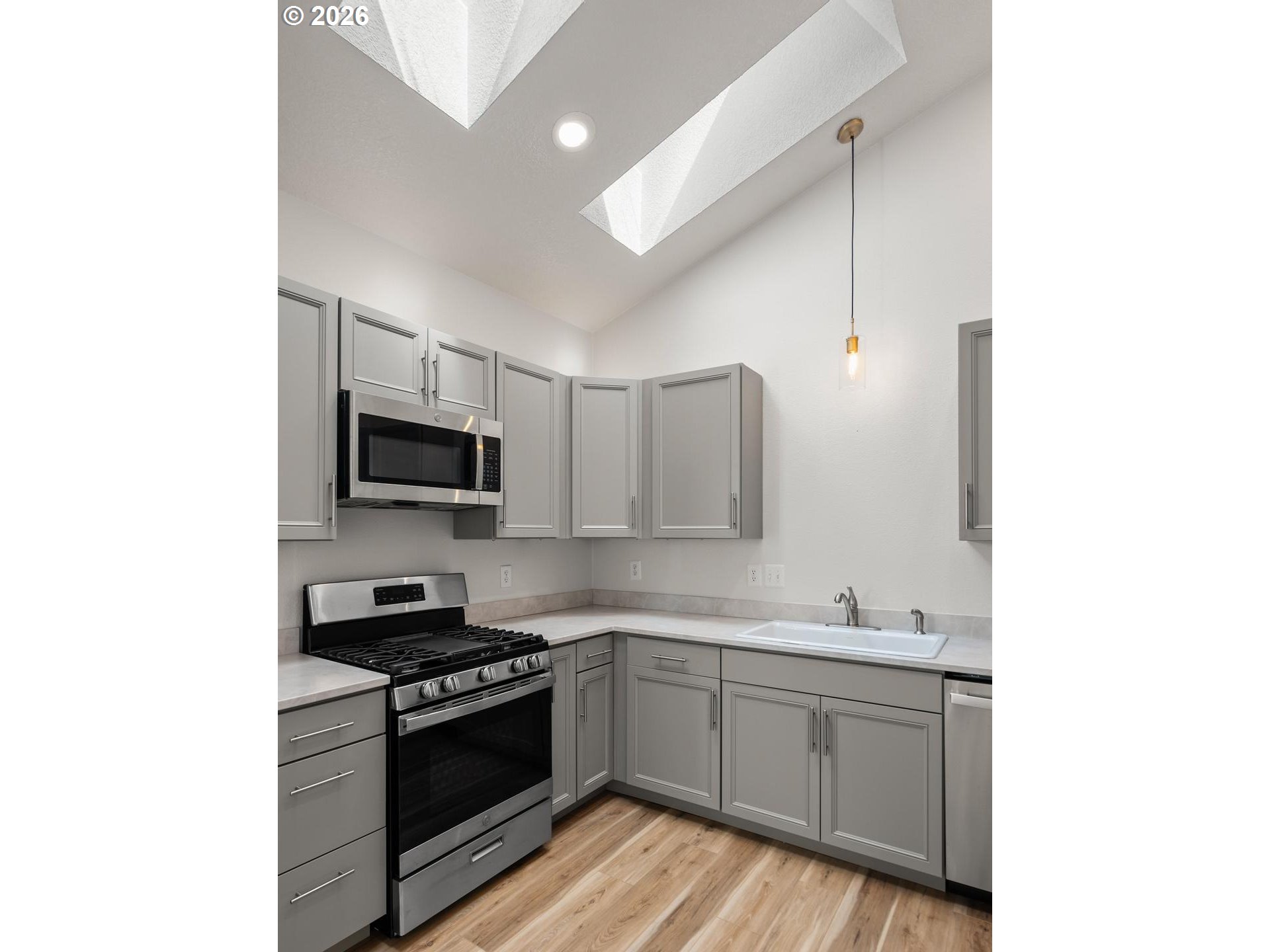 727 Ne Dallas St Property Photo 15