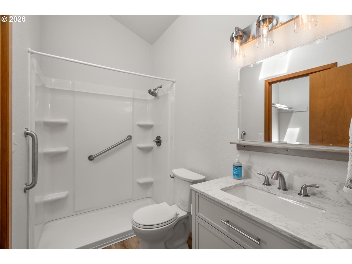 727 Ne Dallas St Property Photo 18