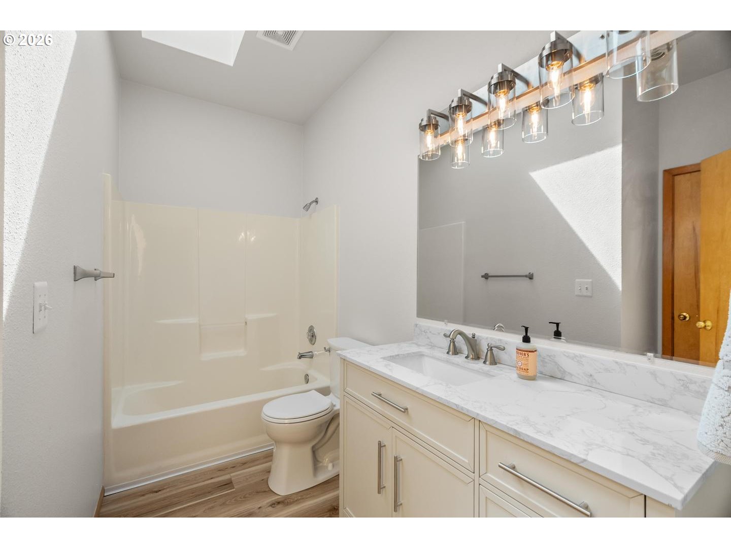 727 Ne Dallas St Property Photo 22