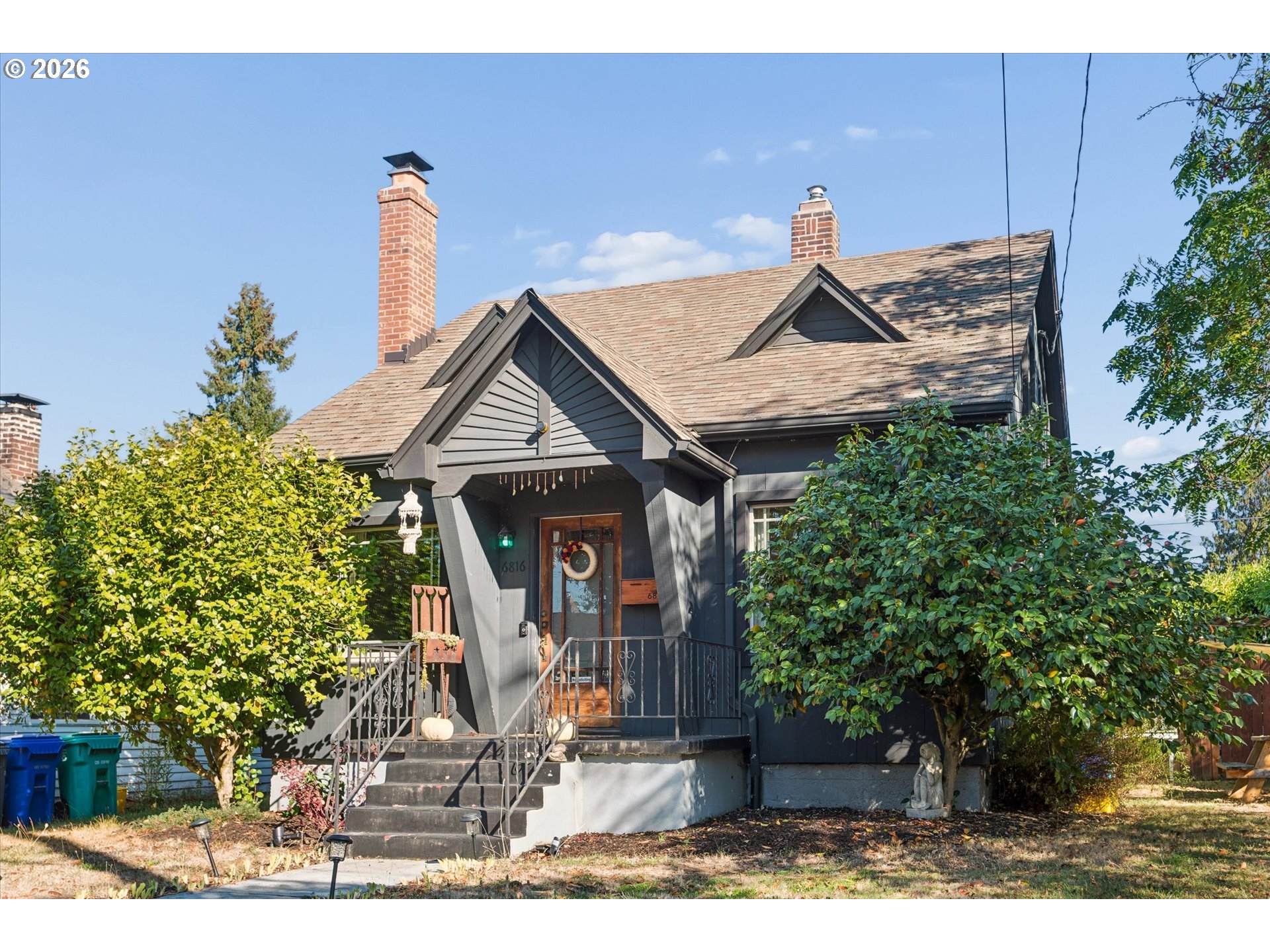 6816 N MARYLAND AVE Property Photo 1