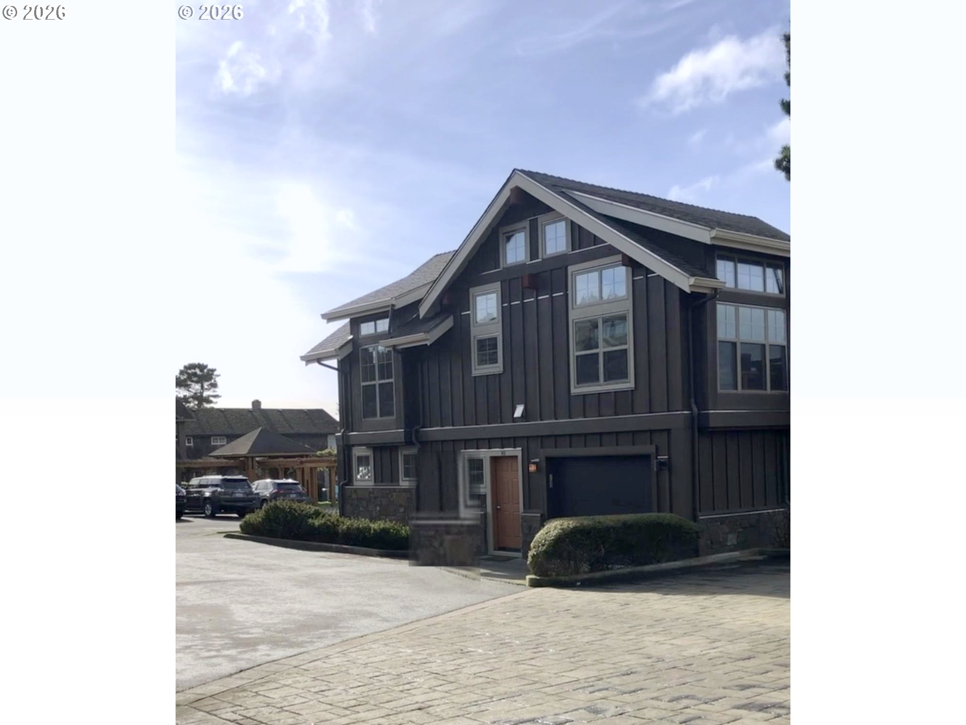 132 E Surfcrest Ave B2-k Property Photo 1