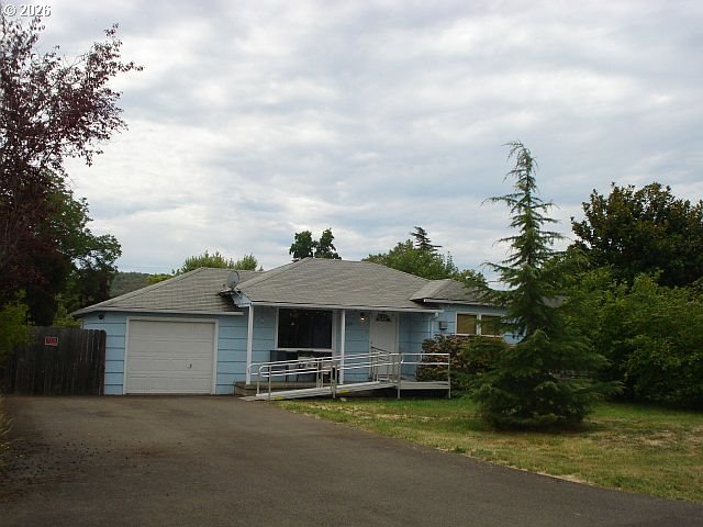 2299 Castle Ave Property Photo 1