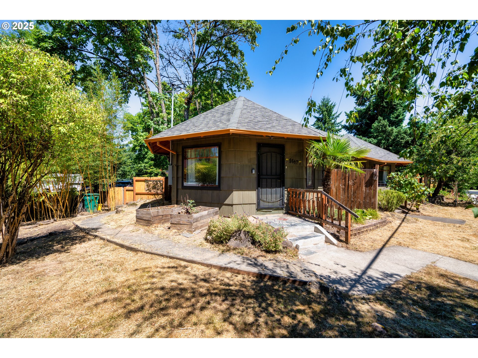 9647 SW CAPITOL HWY Property Photo 1